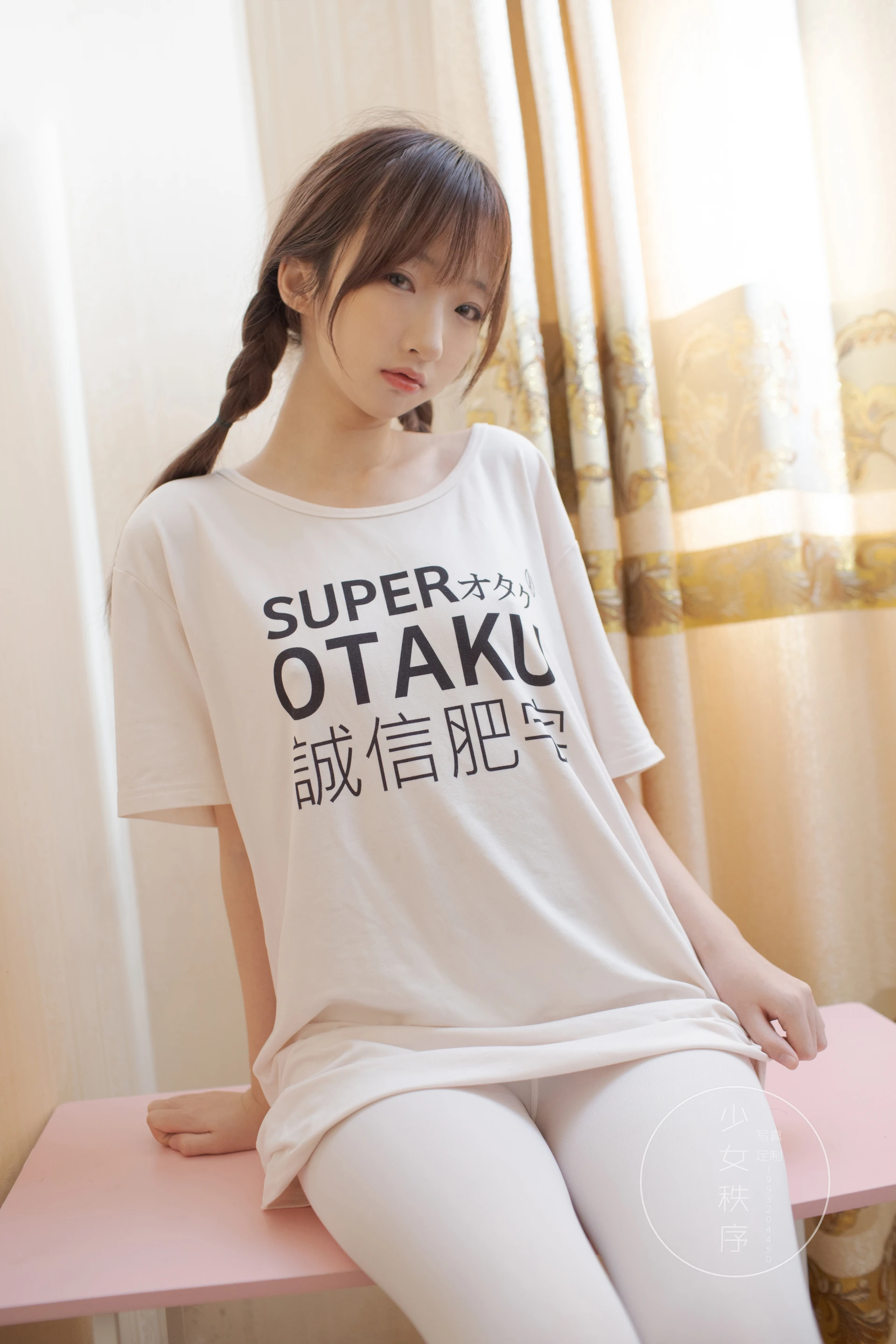 少女秩序 EX.09 诚信肥宅白丝双马尾[69P1V-1.85G]双马尾, 少女秩序, 白丝, 美腿, 美足, 鹿可