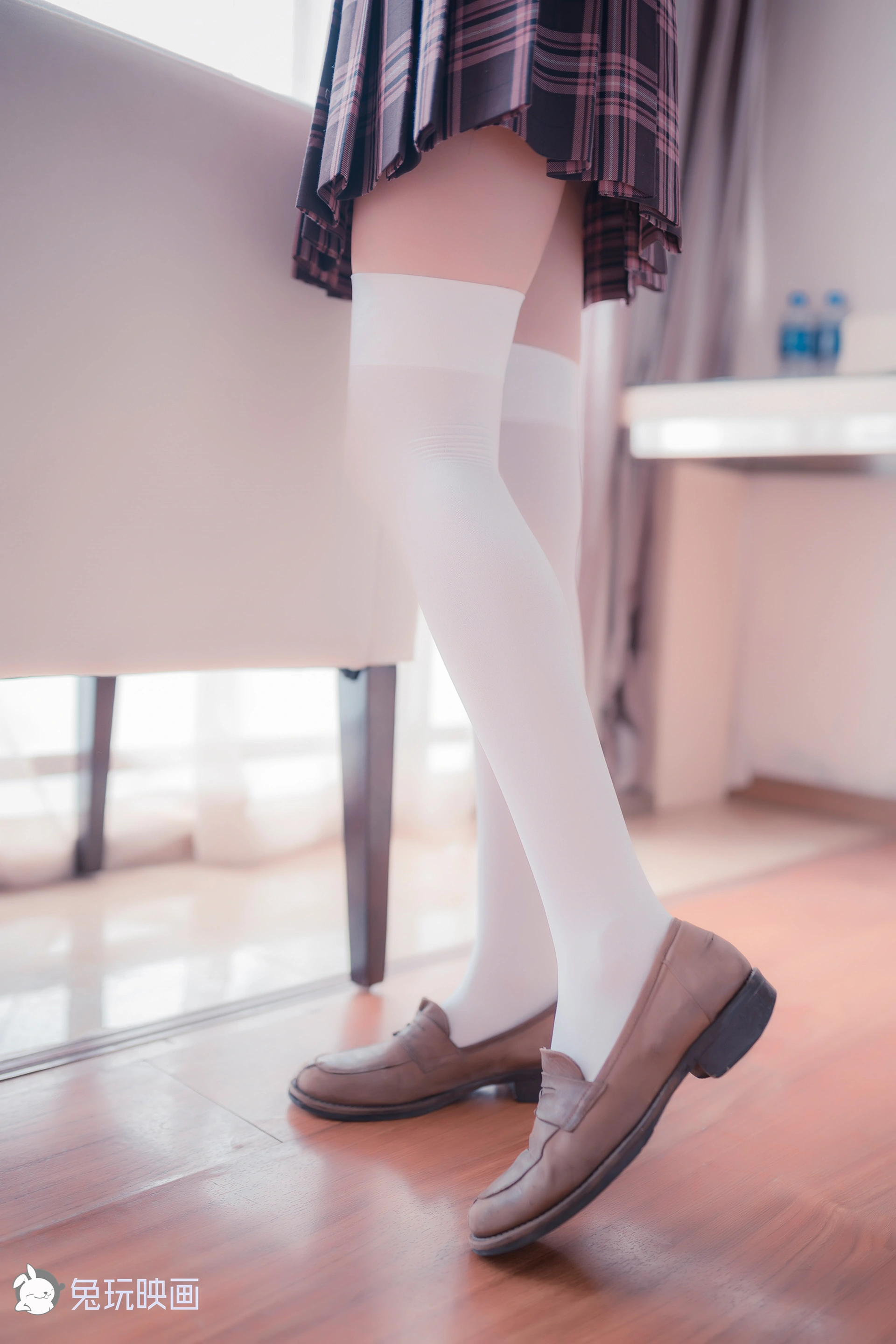 C07.005 窗边的小细腿 [43P-95MB]