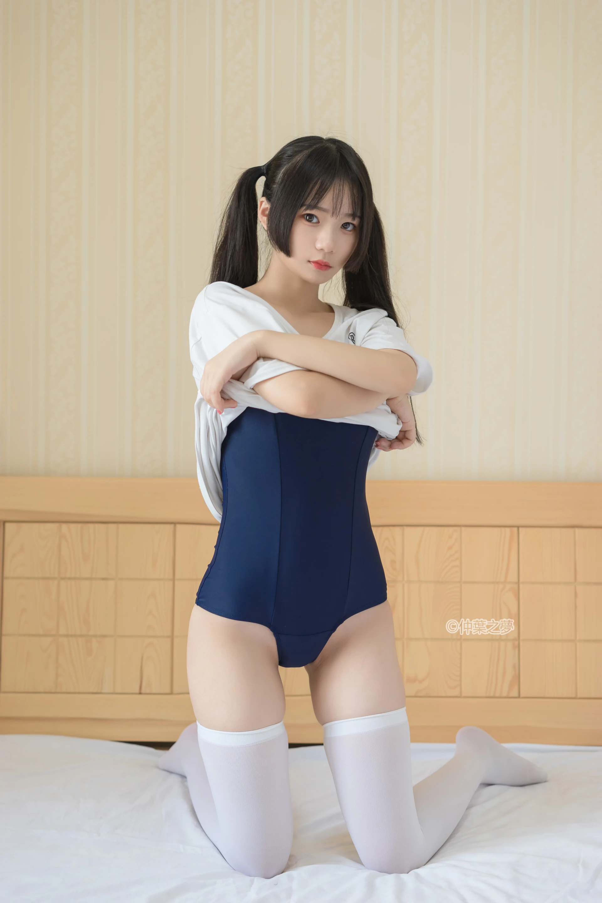 轻兰映画 SPL.011 [72P-137M]白丝, 美腿, 美足, 轻兰映画