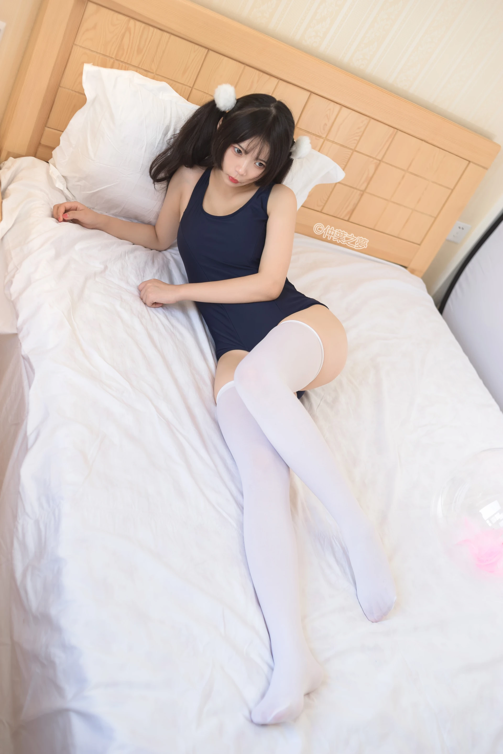 轻兰映画 SPL.011 [72P-137M]白丝, 美腿, 美足, 轻兰映画