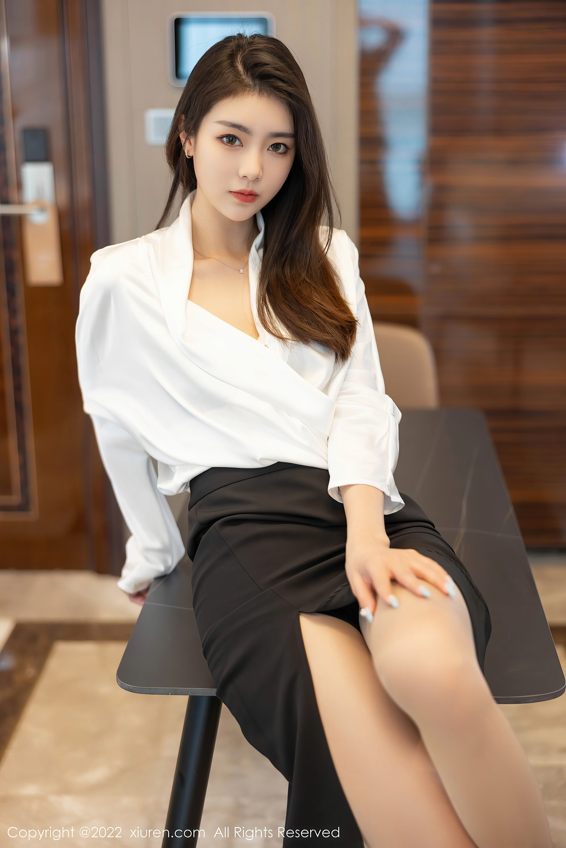 XiuRen秀人网 2022.04.14 No.4869 可樂Vicky 丝袜美腿 [70+1P661M]