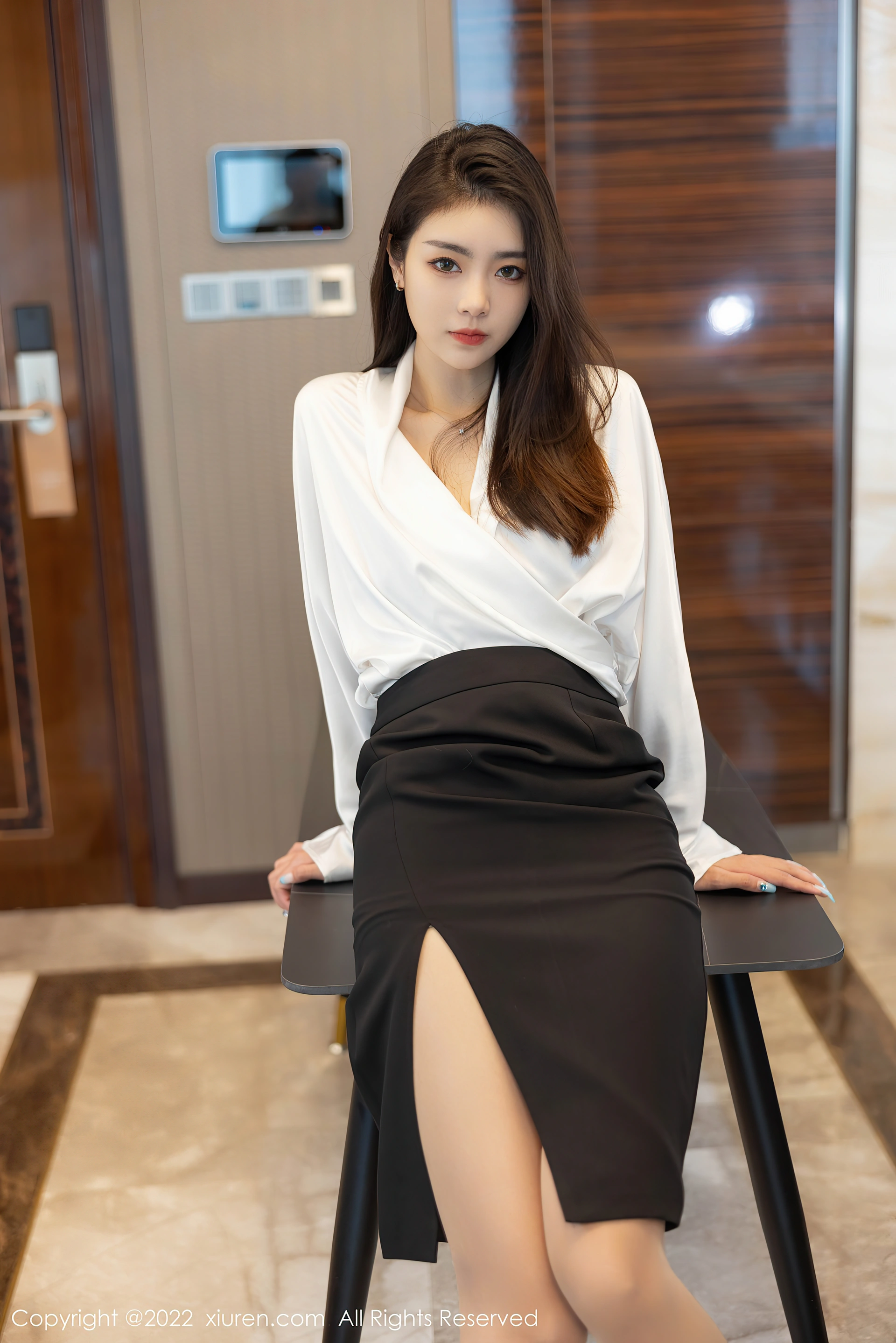 XiuRen秀人网 2022.04.14 No.4869 可樂Vicky 丝袜美腿 [70+1P661M]