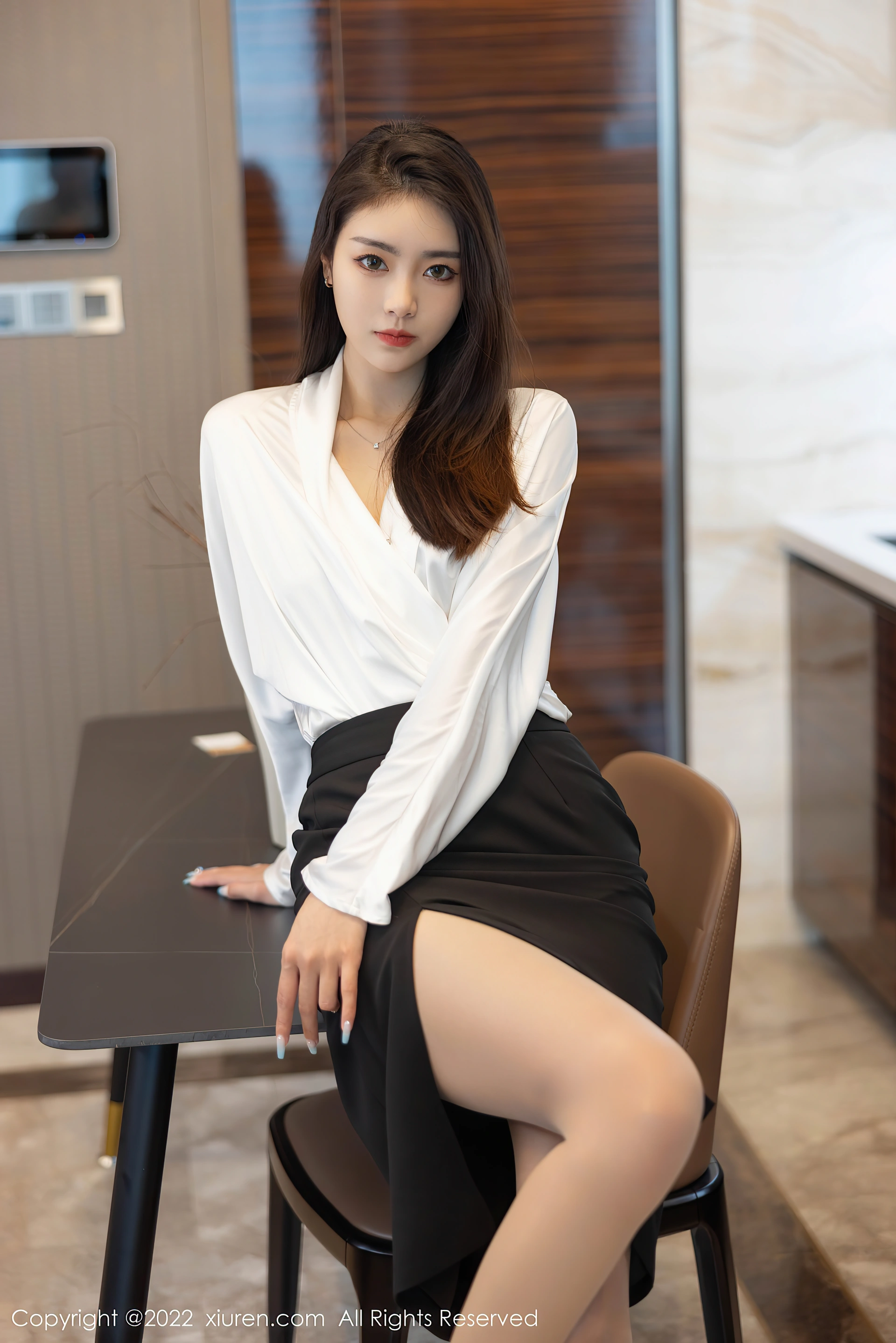 XiuRen秀人网 2022.04.14 No.4869 可樂Vicky 丝袜美腿 [70+1P661M]