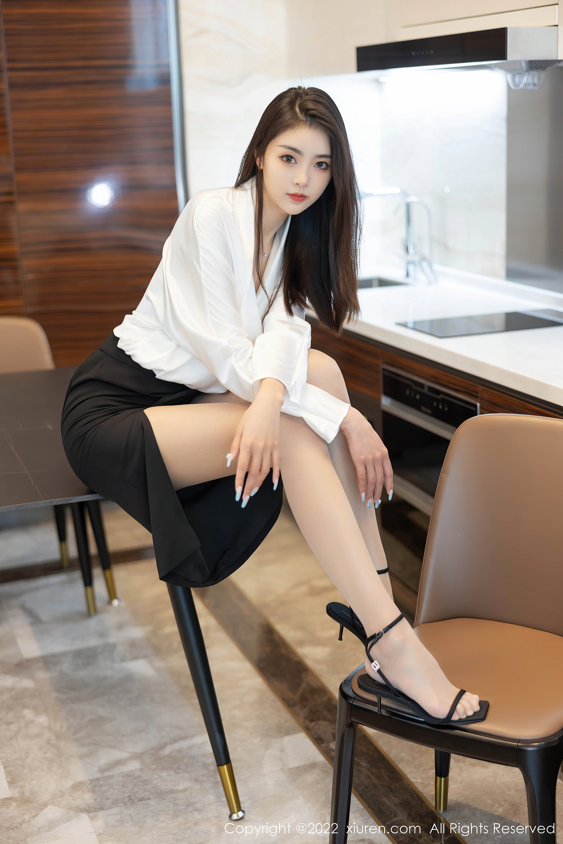 XiuRen秀人网 2022.04.14 No.4869 可樂Vicky 丝袜美腿 [70+1P661M]