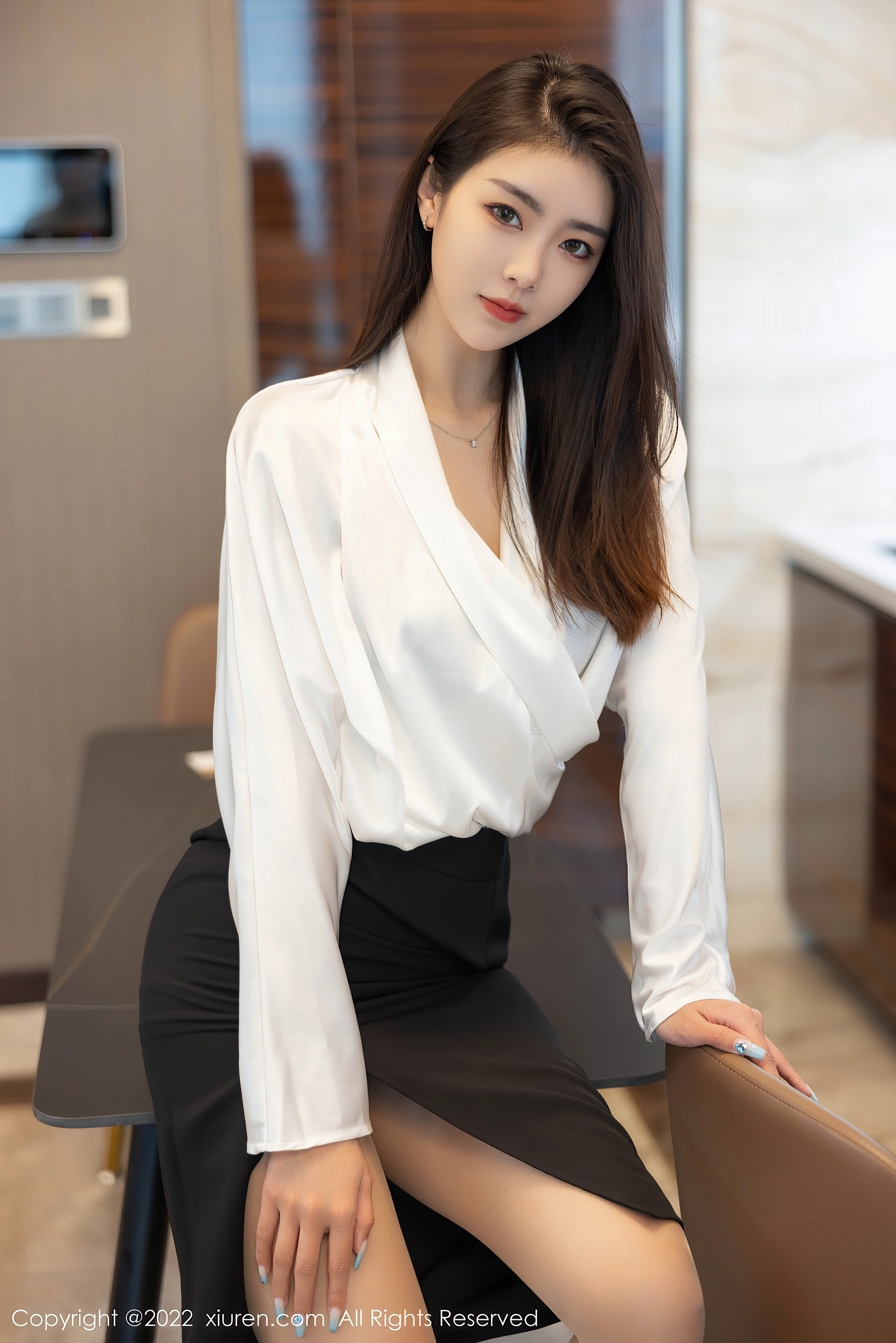 XiuRen秀人网 2022.04.14 No.4869 可樂Vicky 丝袜美腿 [70+1P661M]