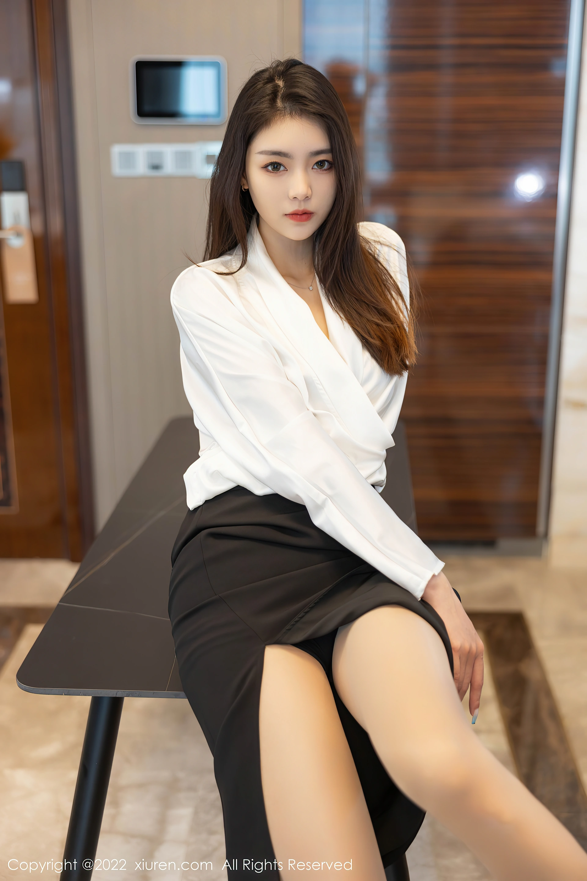 XiuRen秀人网 2022.04.14 No.4869 可樂Vicky 丝袜美腿 [70+1P661M]