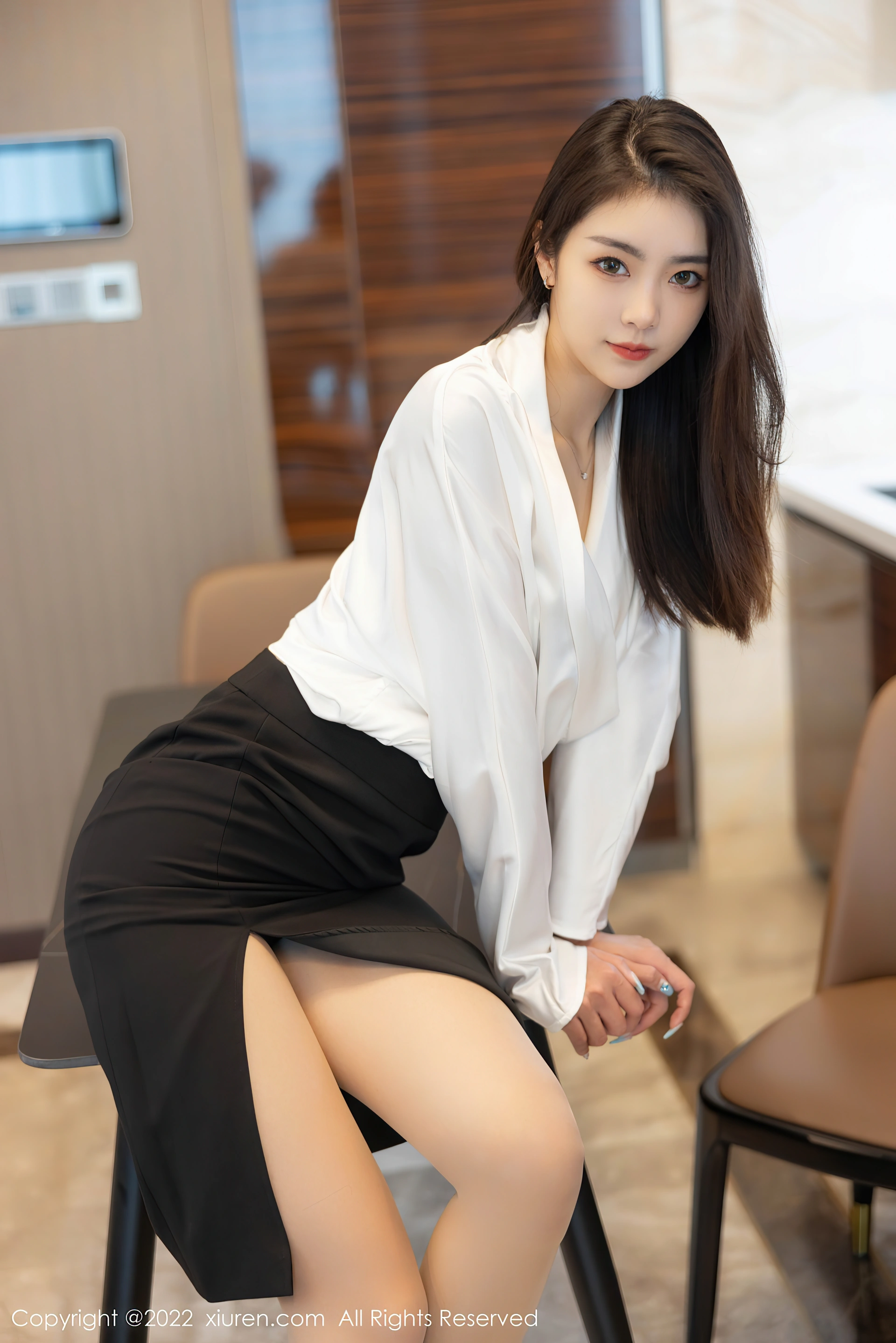 XiuRen秀人网 2022.04.14 No.4869 可樂Vicky 丝袜美腿 [70+1P661M]