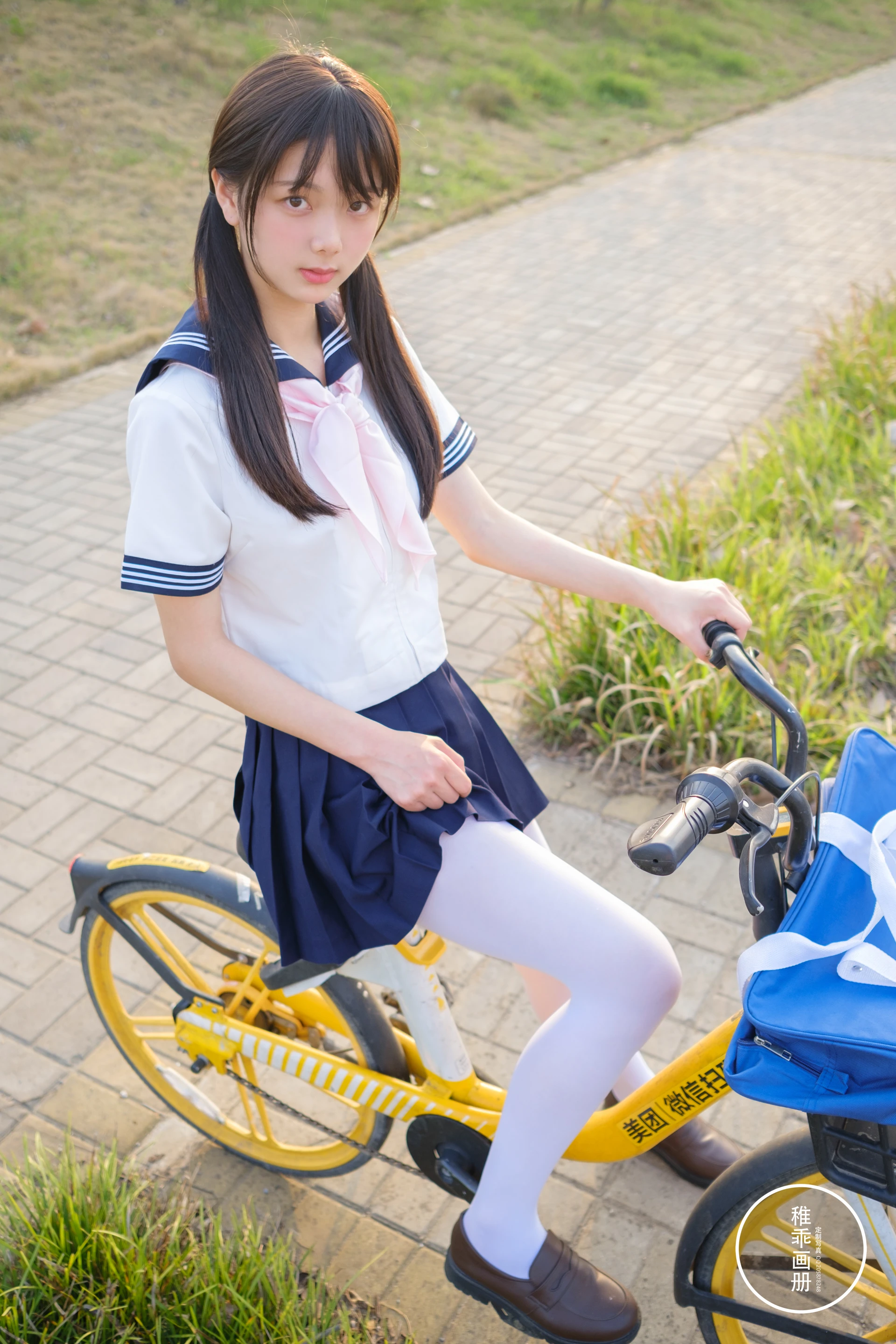 稚乖画册《单车郊游》赤西夜夜 白丝JK制服双马尾 [85P1V-3.87GB]JK制服, 双马尾, 白丝, 稚乖画册, 美腿, 美足, 赤西夜夜