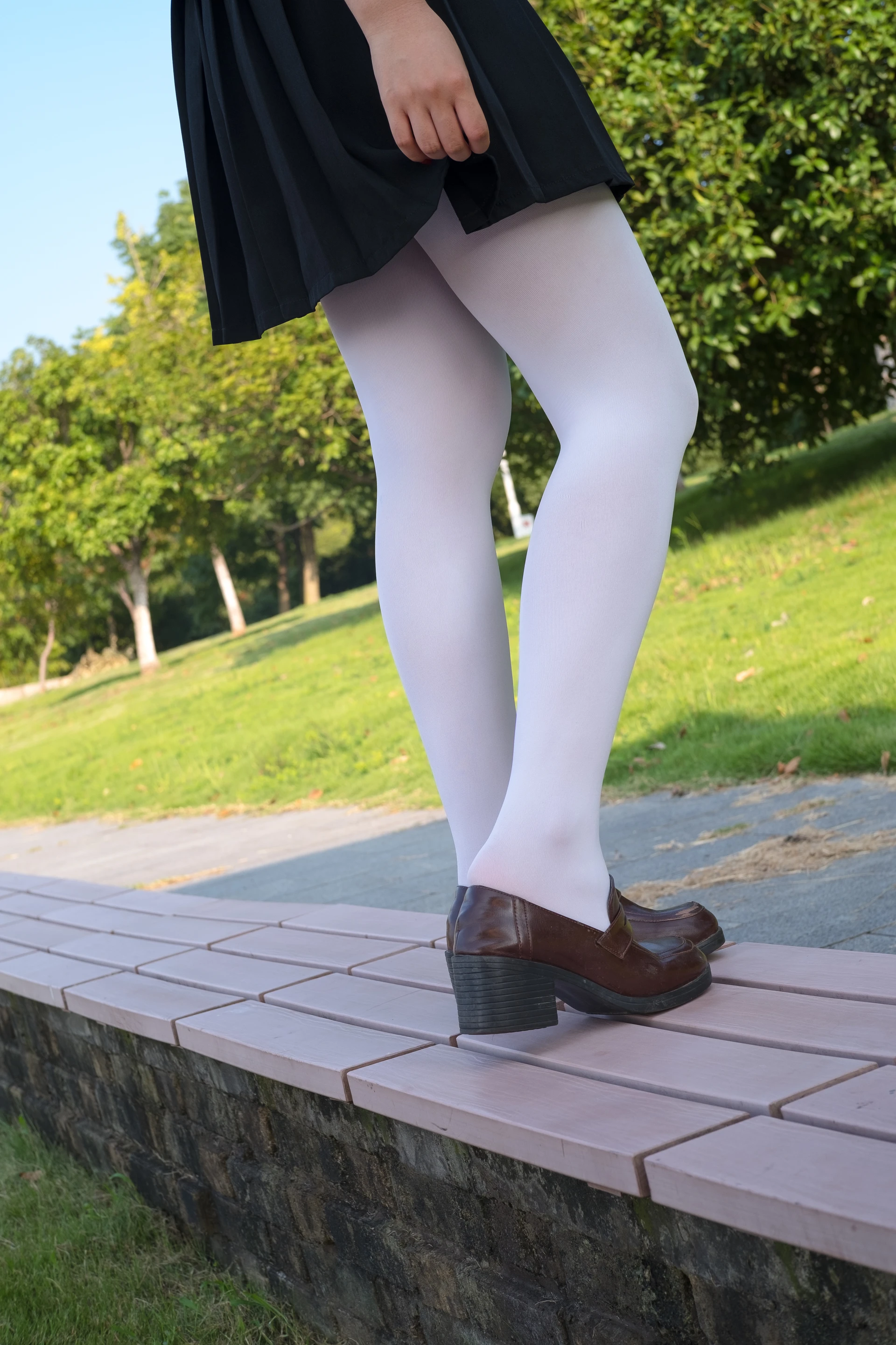 森萝财团 FREE-003 [39P-316M]校服, 森萝财团, 白丝