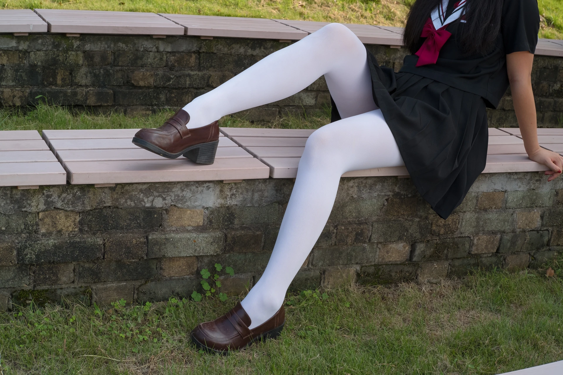 森萝财团 FREE-003 [39P-316M]校服, 森萝财团, 白丝