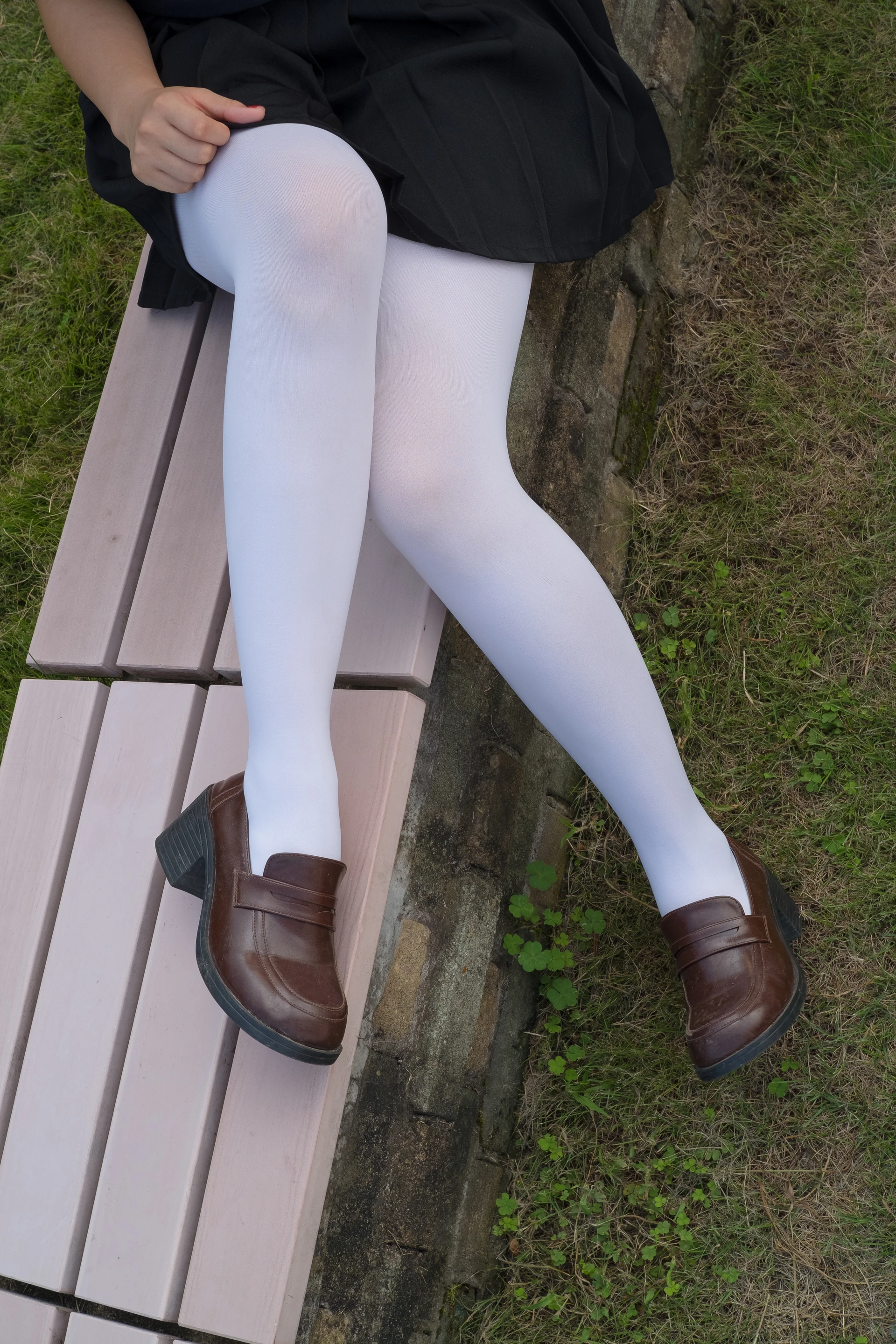 森萝财团 FREE-003 [39P-316M]校服, 森萝财团, 白丝