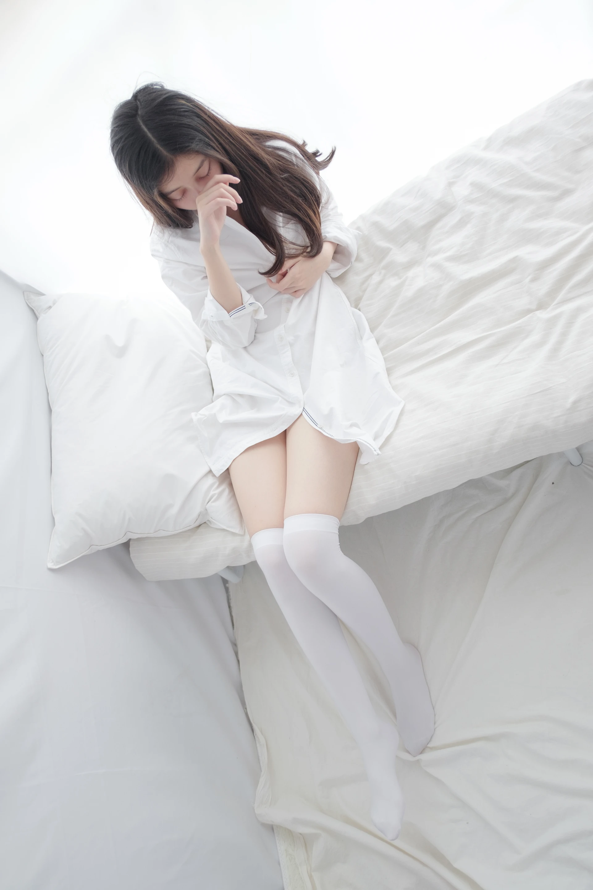 森萝财团 R15-022 [85P-371M]制服, 森萝财团, 白丝, 美腿