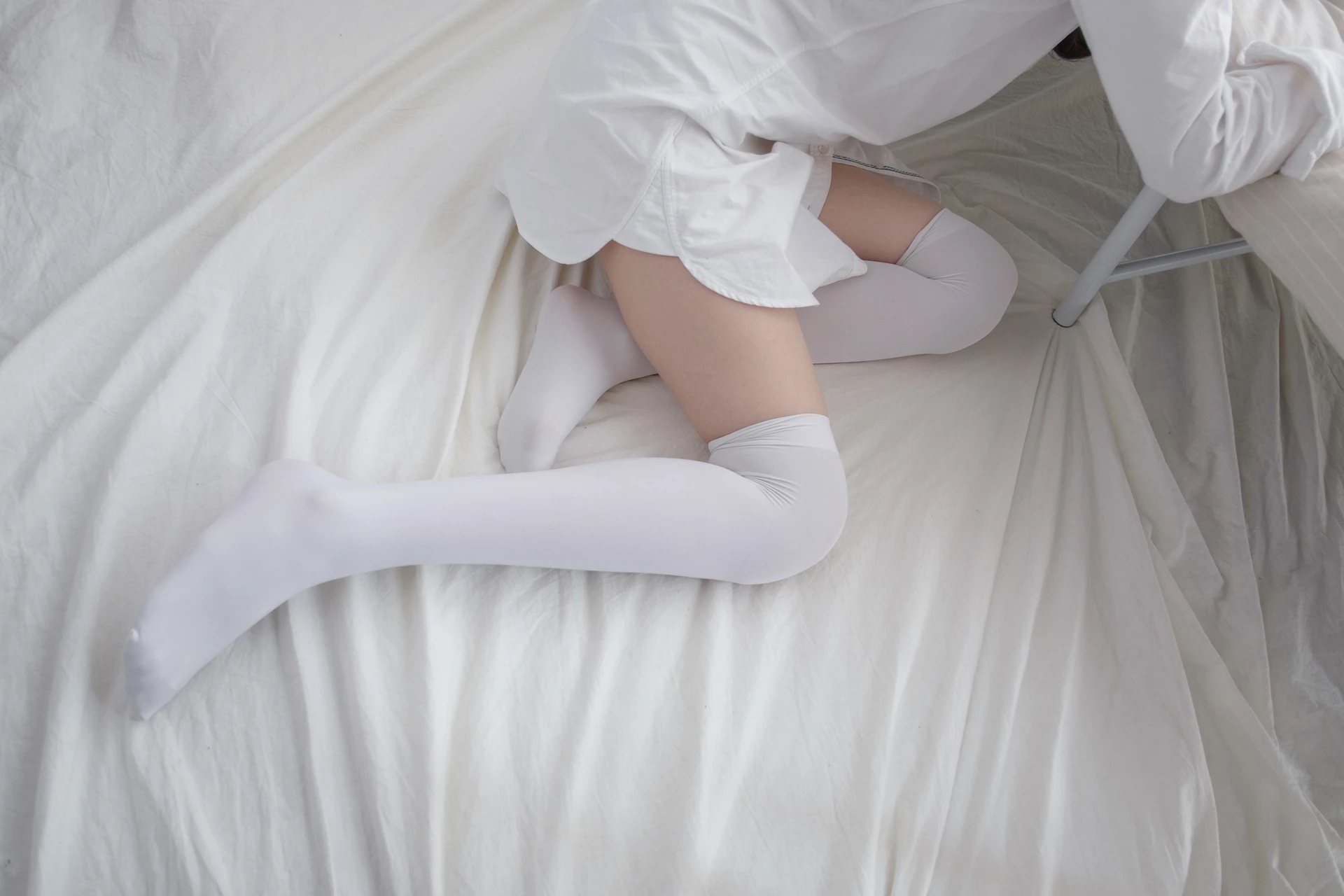 森萝财团 R15-022 [85P-371M]制服, 森萝财团, 白丝, 美腿