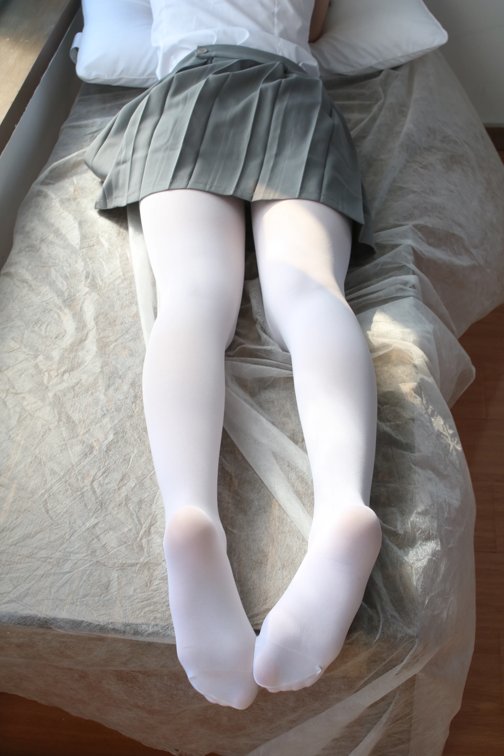 森萝财团 BETA-033 [64P-518M]森萝财团, 美腿, 美足, 露背毛衣, 黑丝