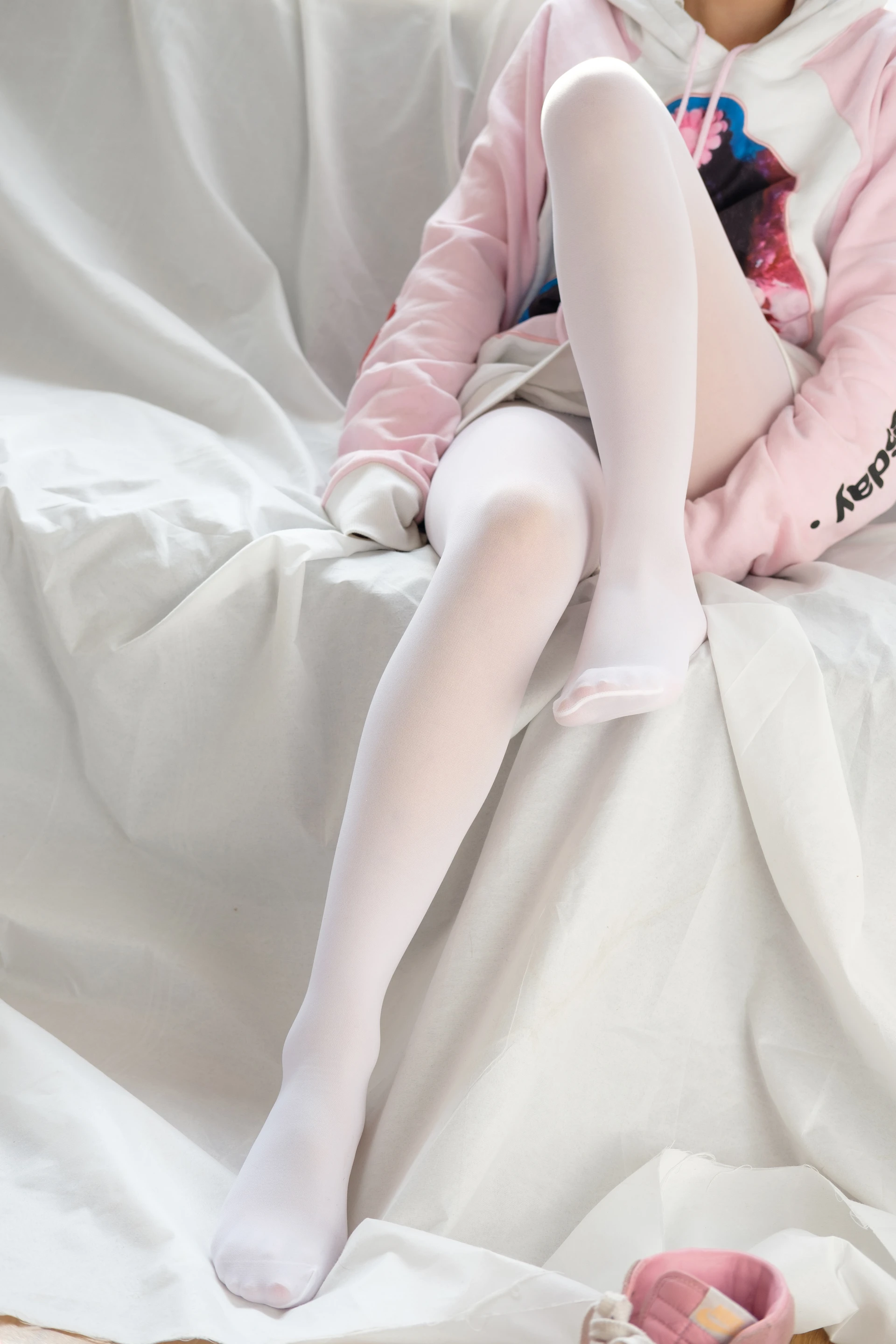 森萝财团 BETA-033 [64P-518M]森萝财团, 美腿, 美足, 露背毛衣, 黑丝