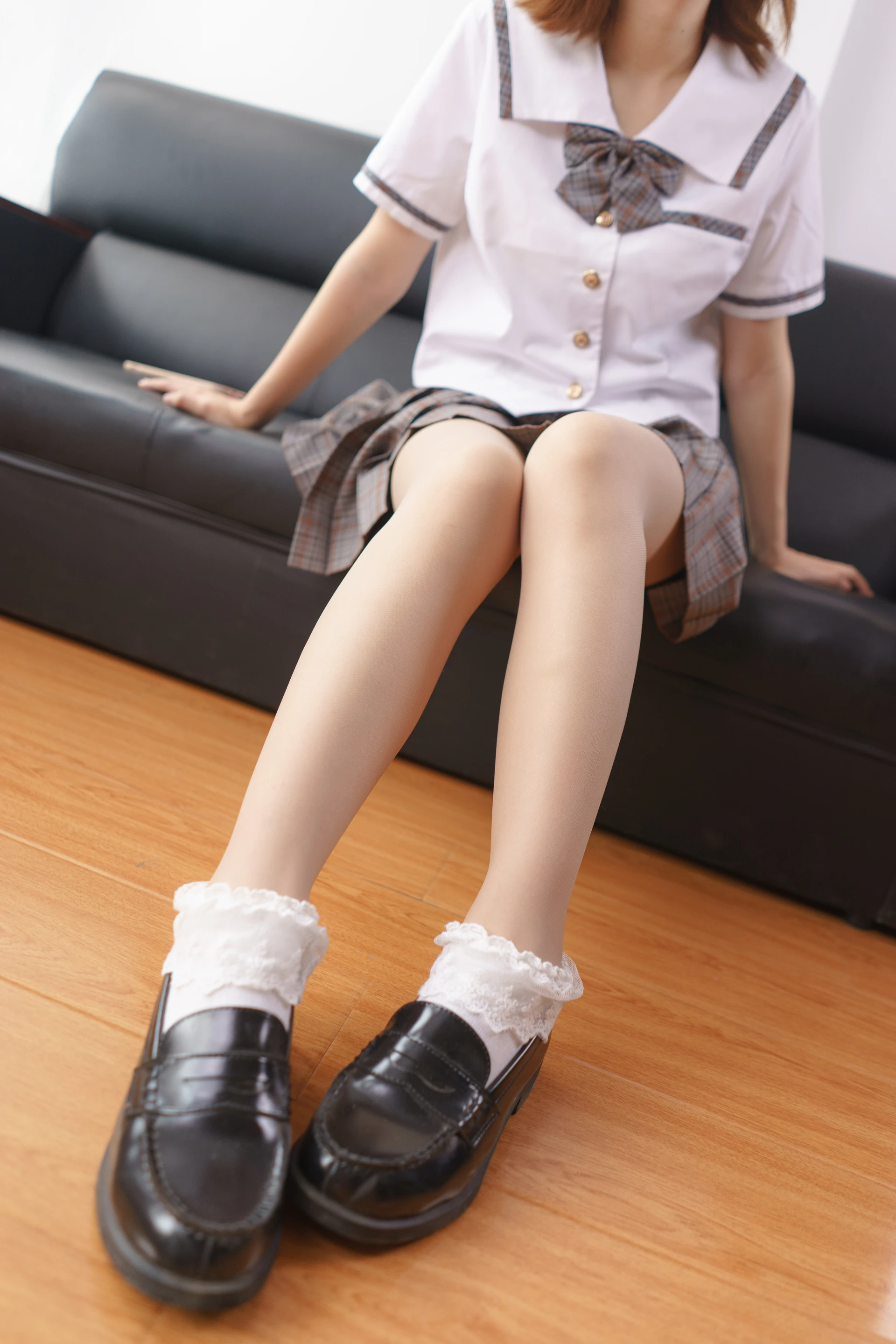 森萝财团 BETA-033 [64P-518M]森萝财团, 美腿, 美足, 露背毛衣, 黑丝
