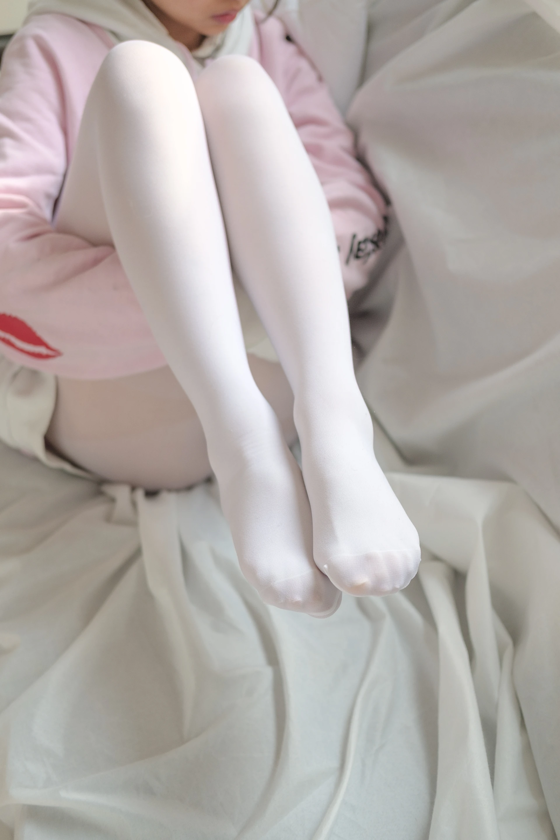 森萝财团 BETA-033 [64P-518M]森萝财团, 美腿, 美足, 露背毛衣, 黑丝