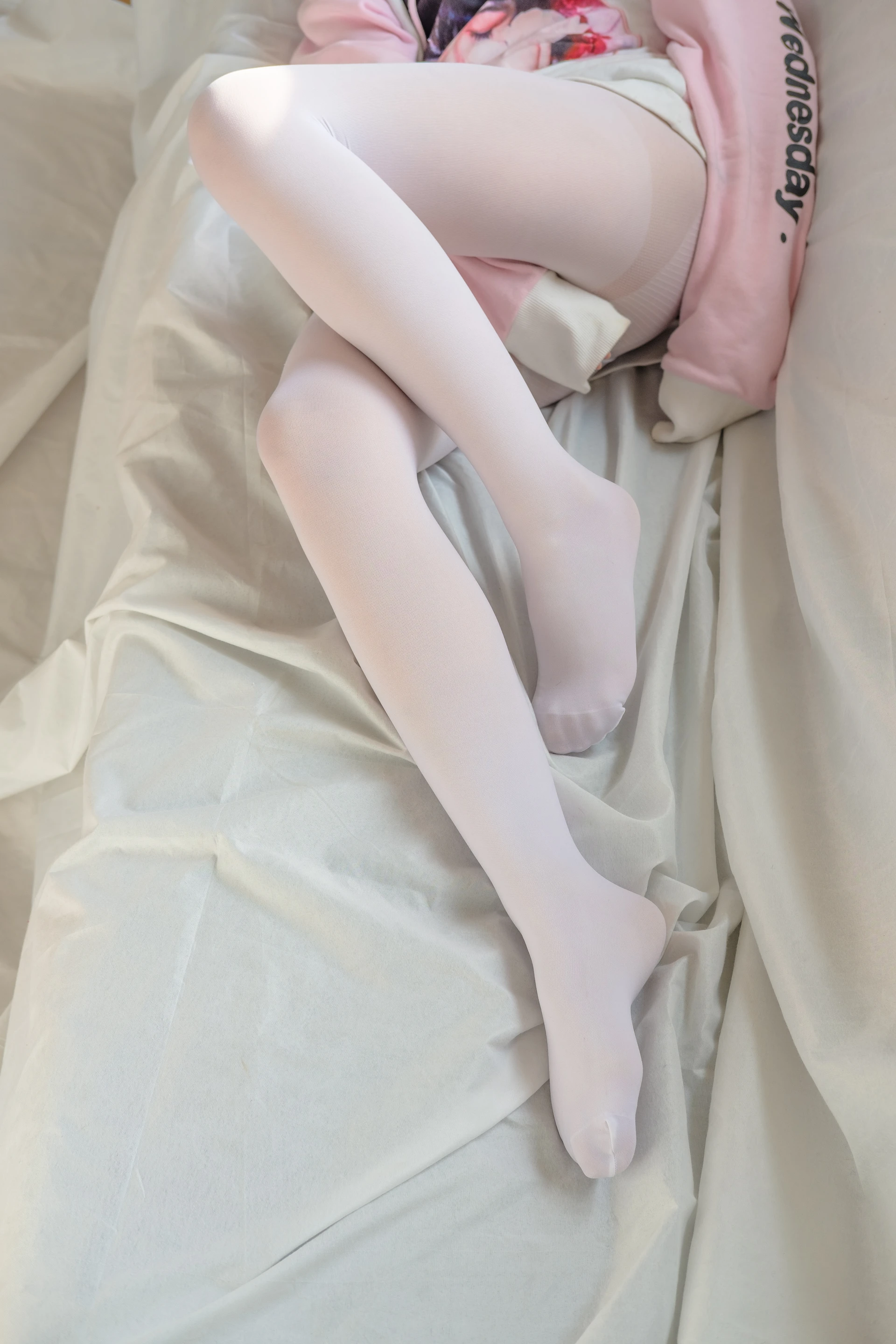 森萝财团 BETA-033 [64P-518M]森萝财团, 美腿, 美足, 露背毛衣, 黑丝