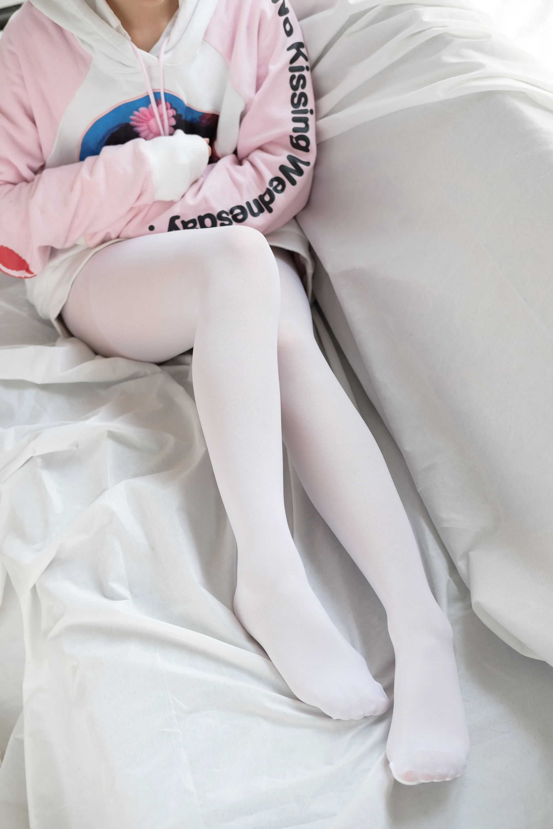 森萝财团 BETA-033 [64P-518M]森萝财团, 美腿, 美足, 露背毛衣, 黑丝
