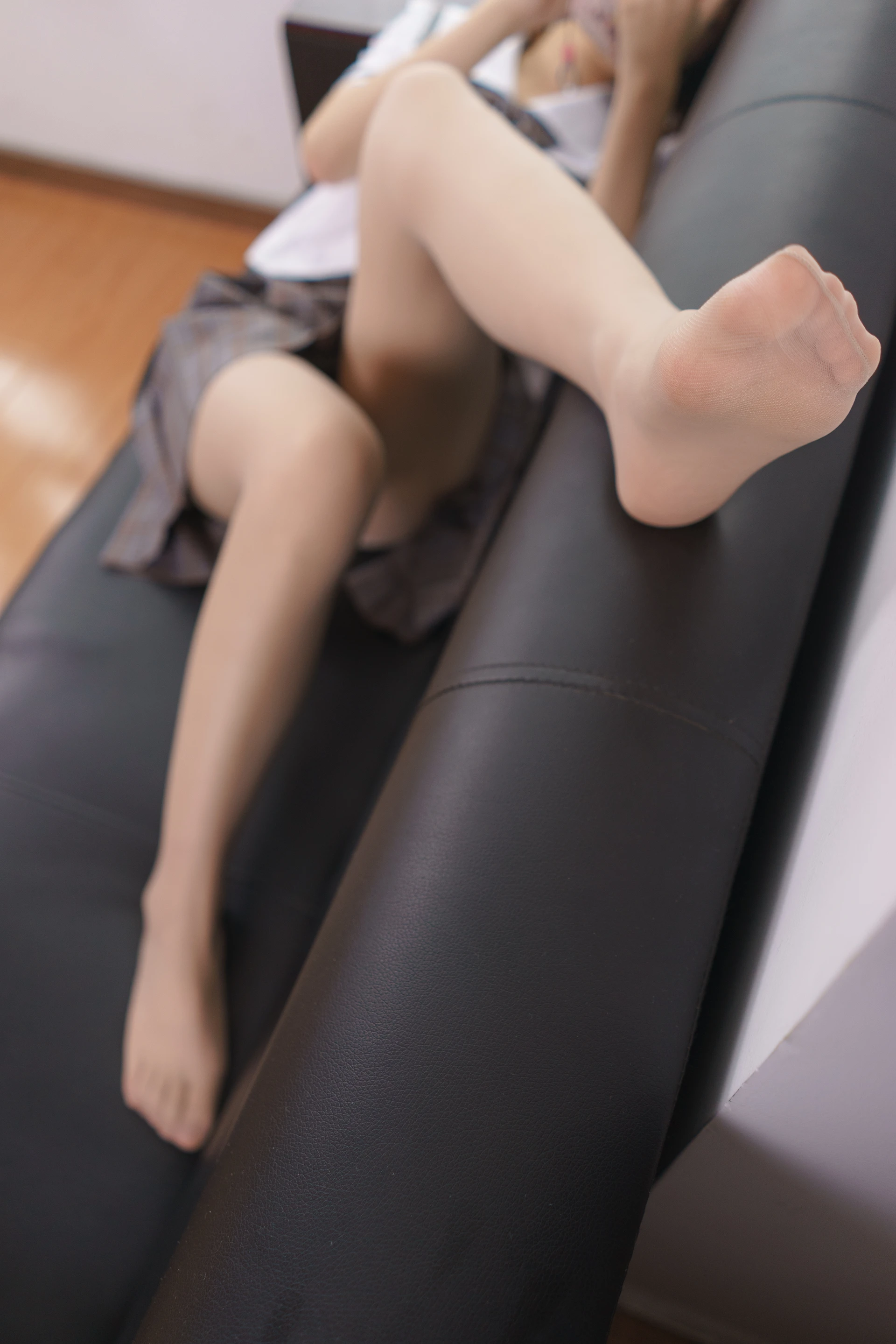 森萝财团 BETA-033 [64P-518M]森萝财团, 美腿, 美足, 露背毛衣, 黑丝