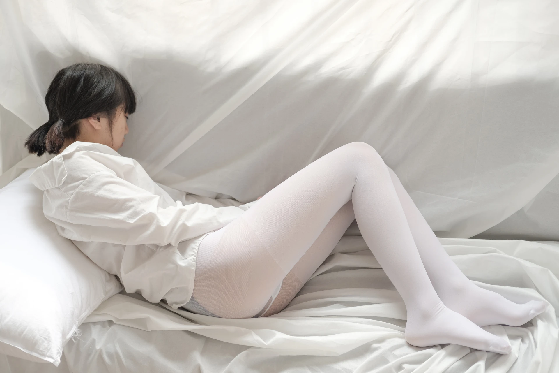森萝财团 BETA-033 [64P-518M]森萝财团, 美腿, 美足, 露背毛衣, 黑丝