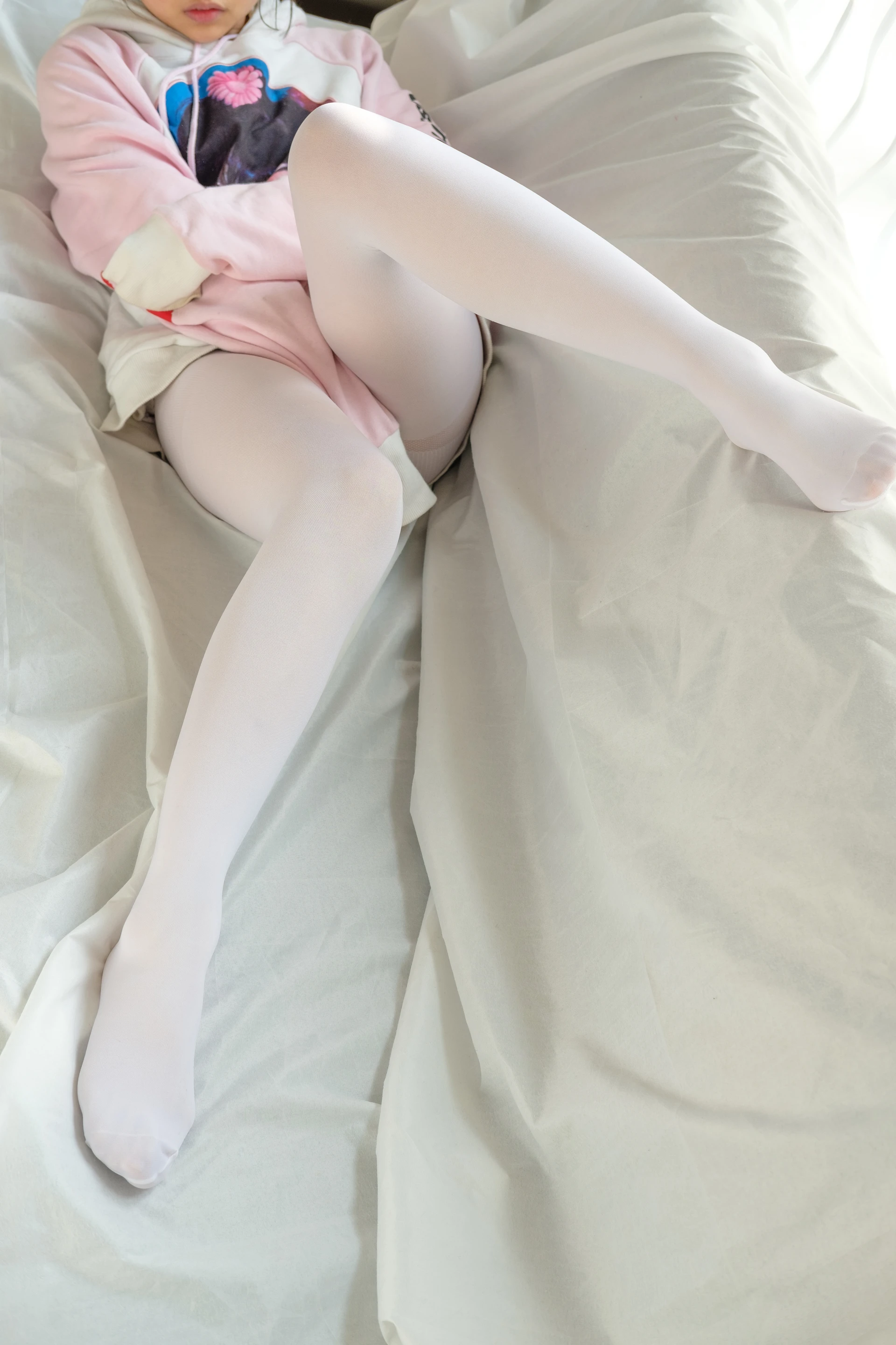 森萝财团 BETA-033 [64P-518M]森萝财团, 美腿, 美足, 露背毛衣, 黑丝