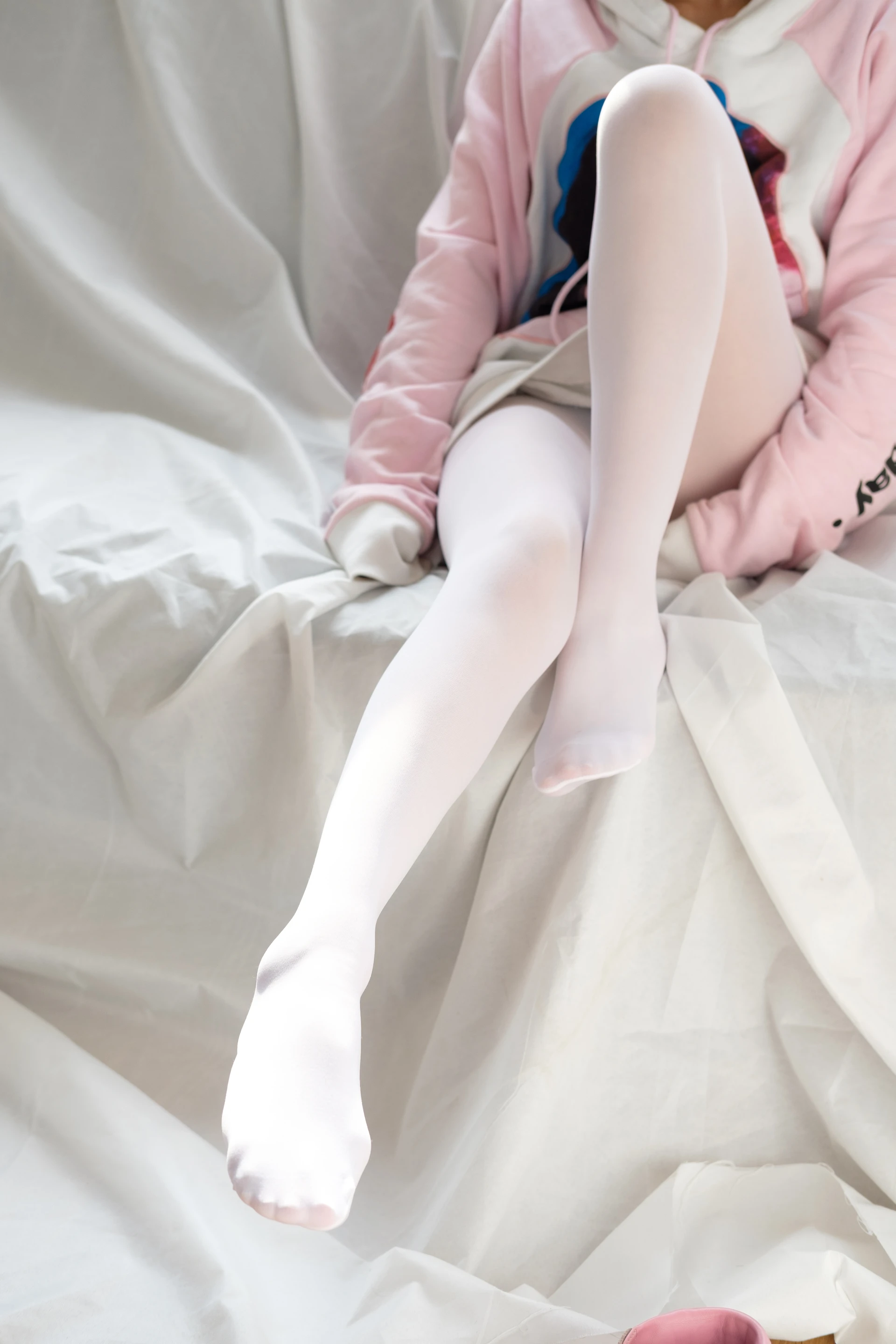 森萝财团 BETA-033 [64P-518M]森萝财团, 美腿, 美足, 露背毛衣, 黑丝