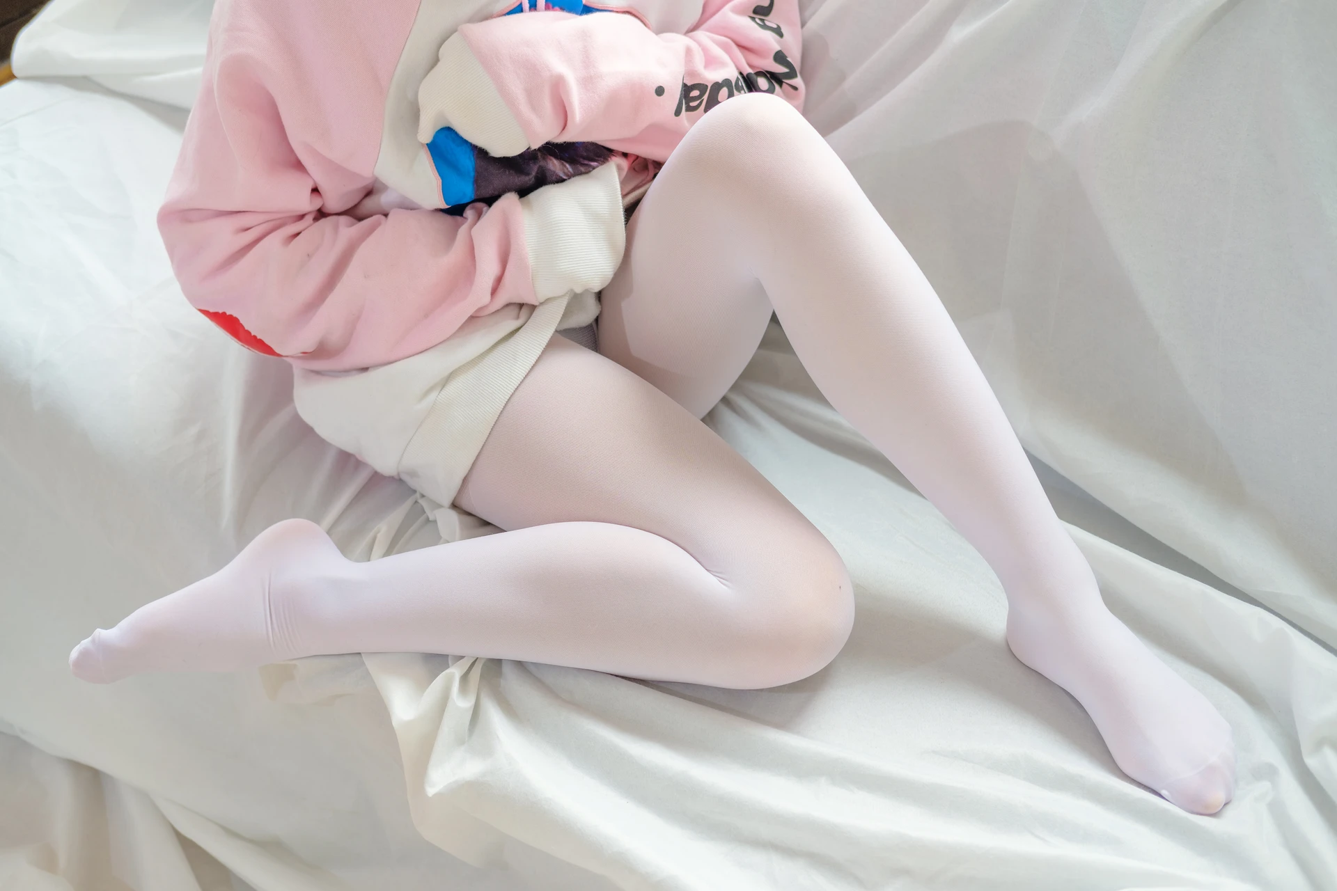 森萝财团 BETA-033 [64P-518M]森萝财团, 美腿, 美足, 露背毛衣, 黑丝