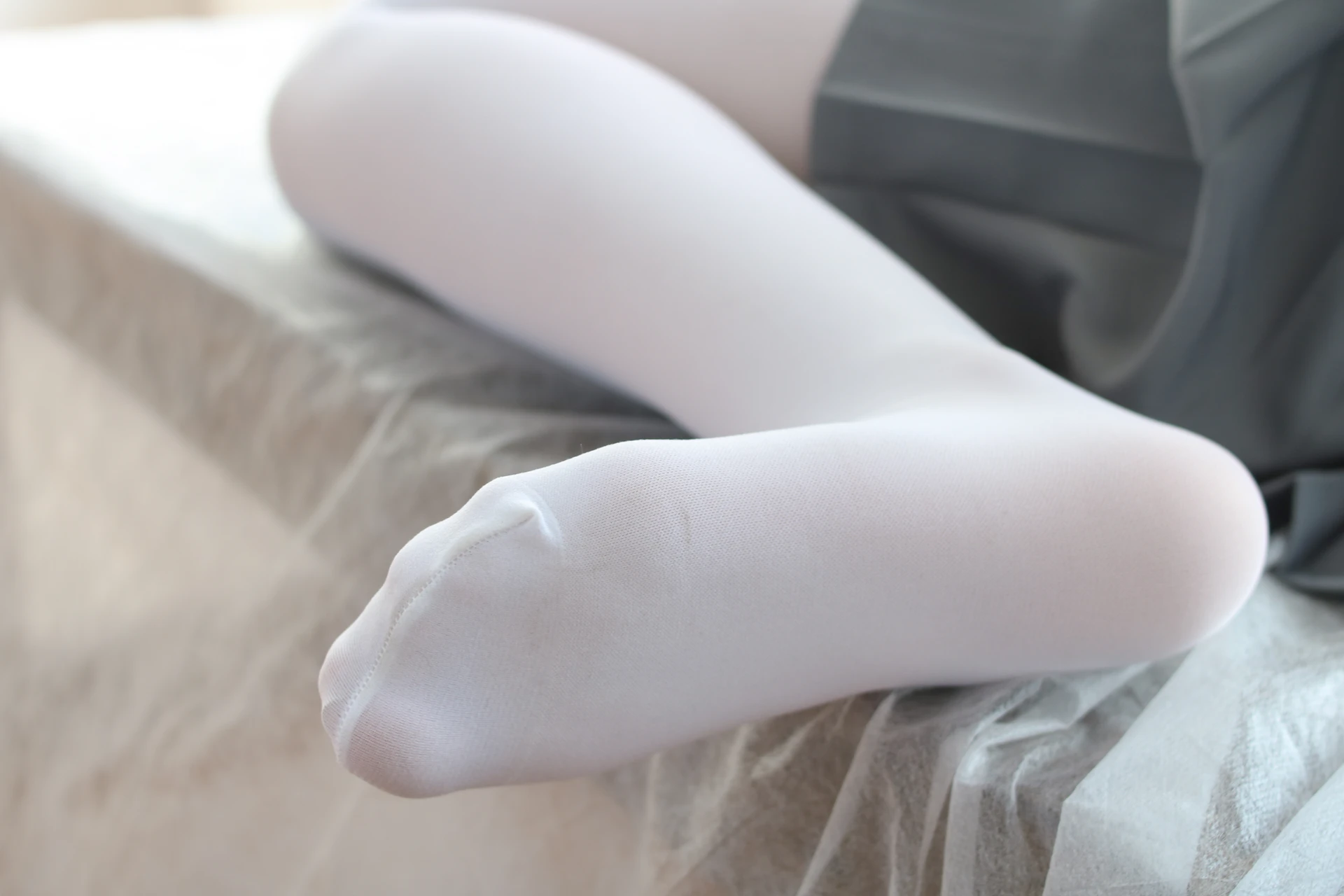 森萝财团 BETA-033 [64P-518M]森萝财团, 美腿, 美足, 露背毛衣, 黑丝
