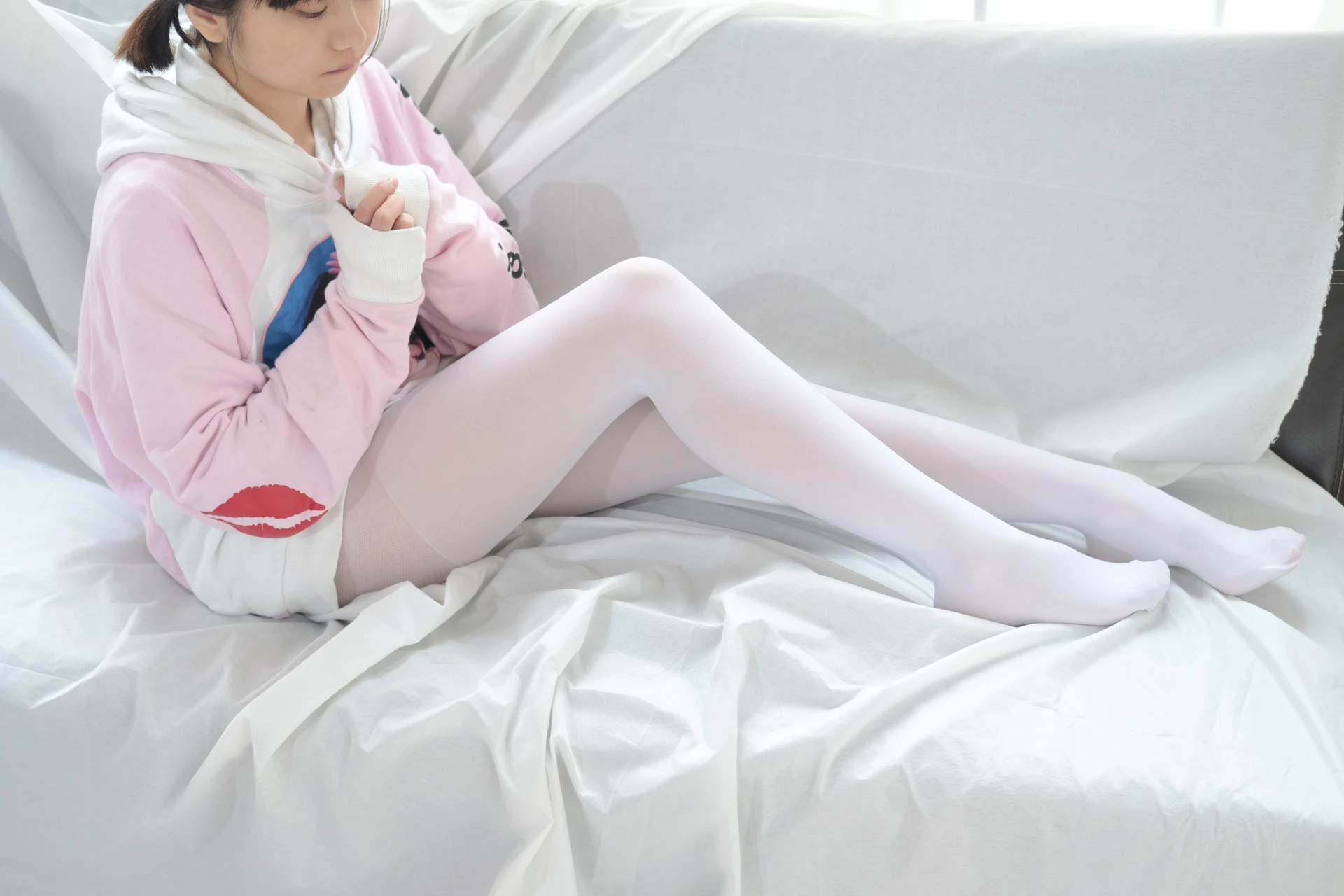 森萝财团 BETA-033 [64P-518M]森萝财团, 美腿, 美足, 露背毛衣, 黑丝