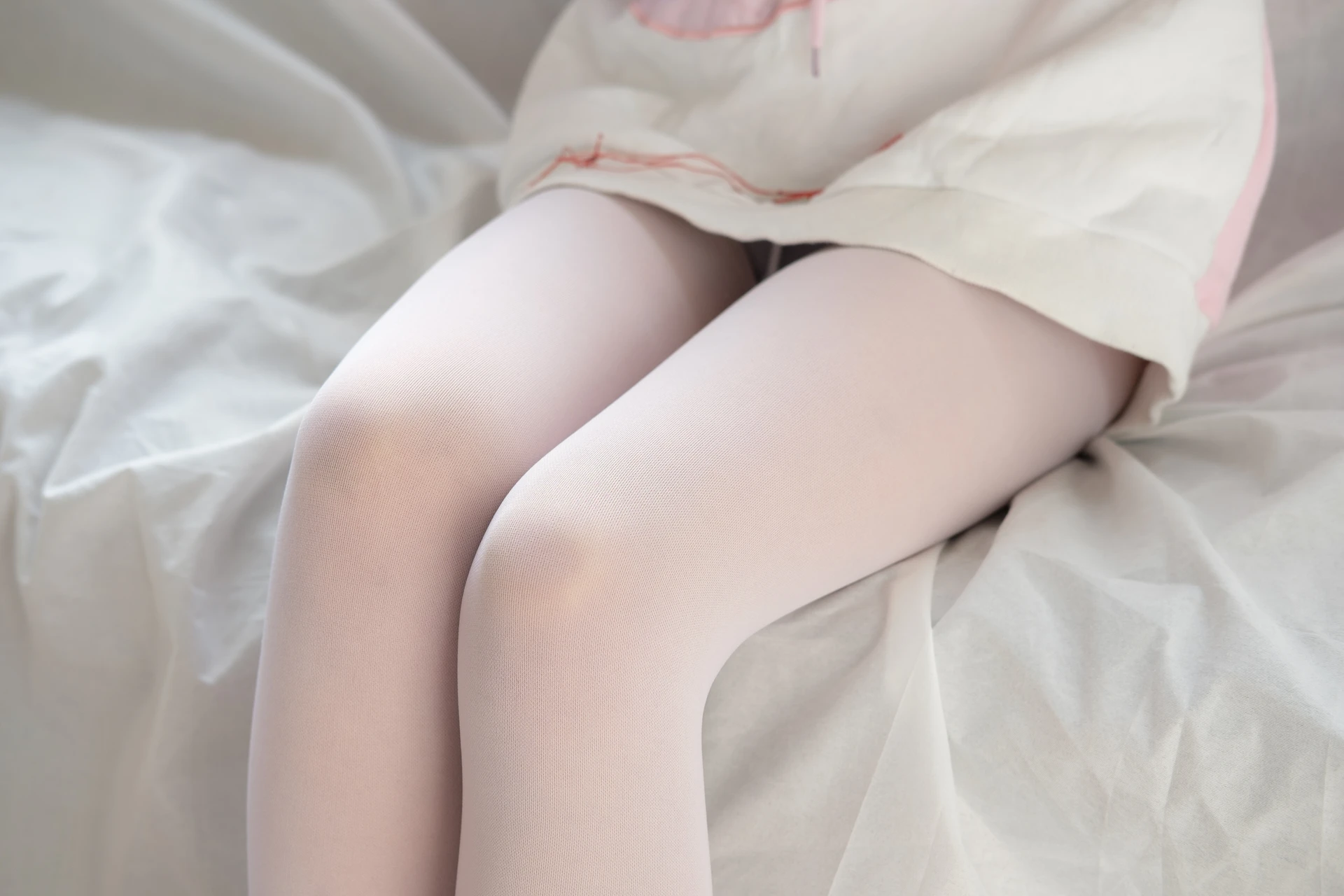 森萝财团 BETA-033 [64P-518M]森萝财团, 美腿, 美足, 露背毛衣, 黑丝