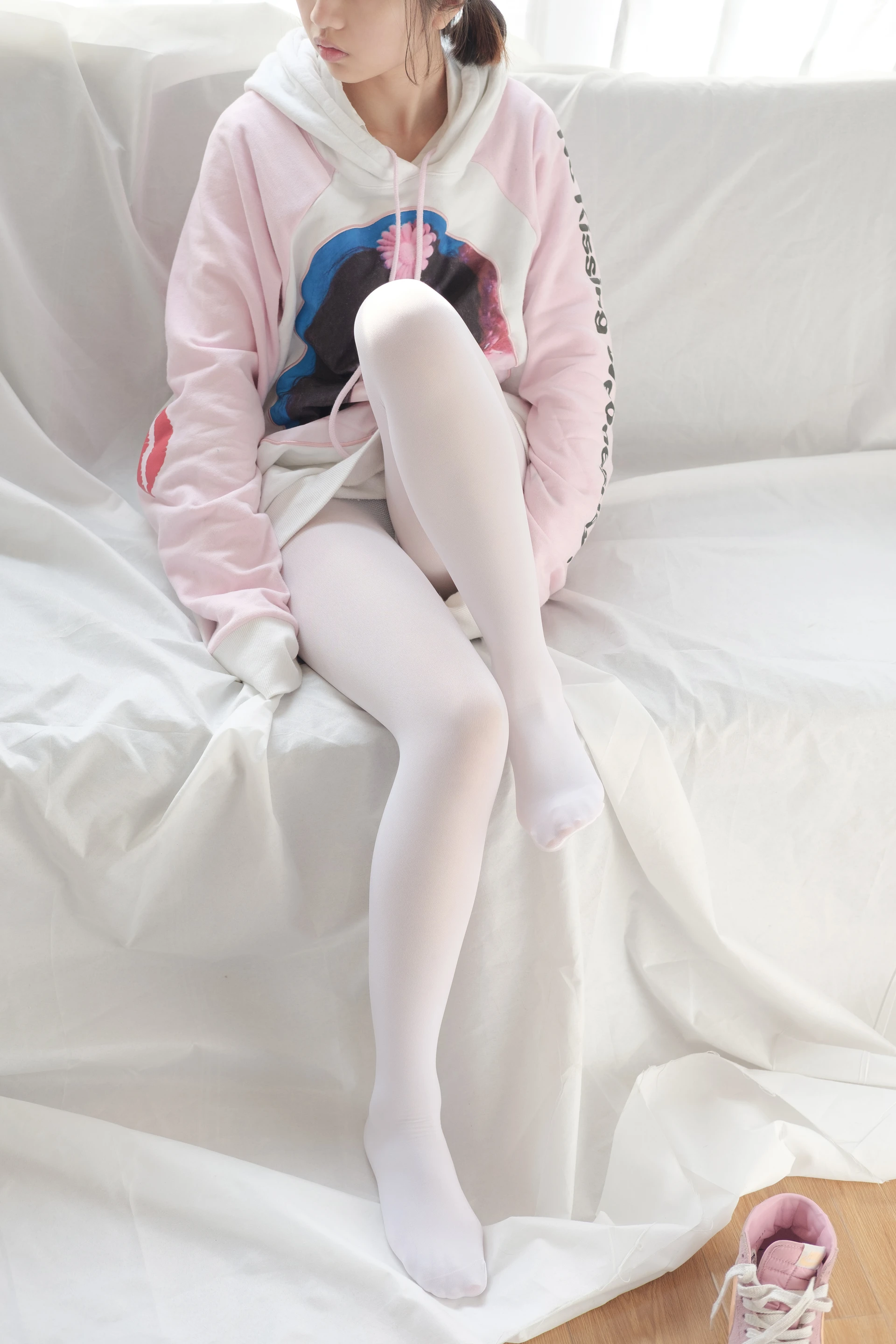 森萝财团 BETA-033 [64P-518M]森萝财团, 美腿, 美足, 露背毛衣, 黑丝