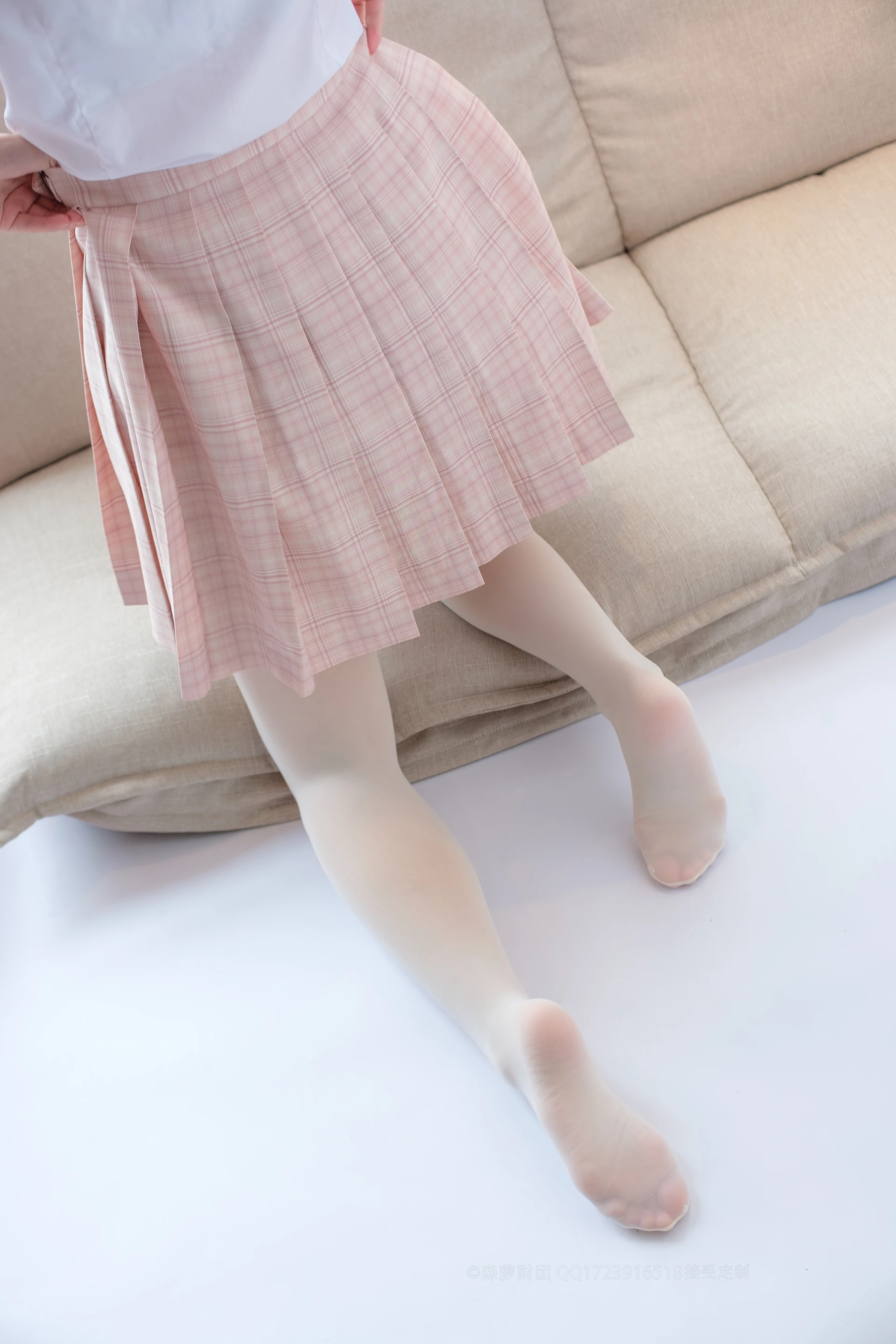 森萝财团 SSR-012 [91P-986M]制服, 森萝财团, 白丝, 美腿