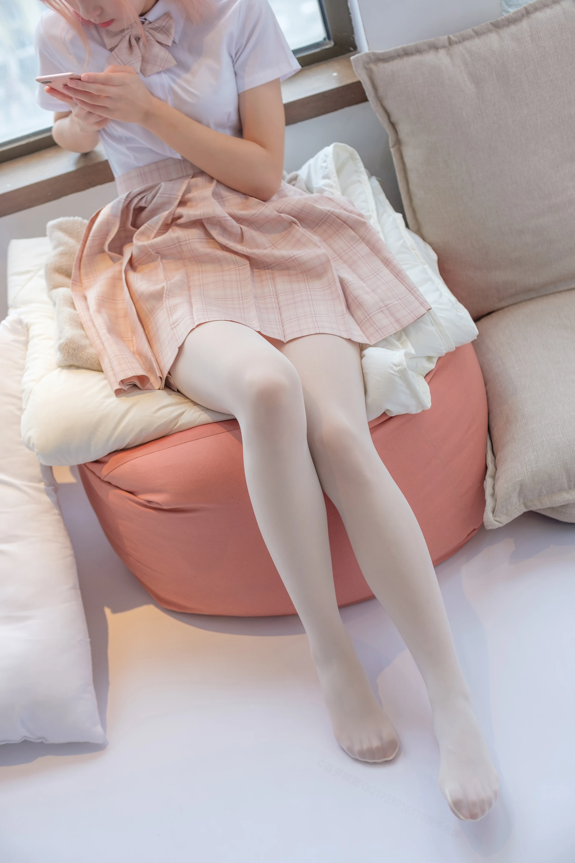 森萝财团 SSR-012 [91P-986M]制服, 森萝财团, 白丝, 美腿