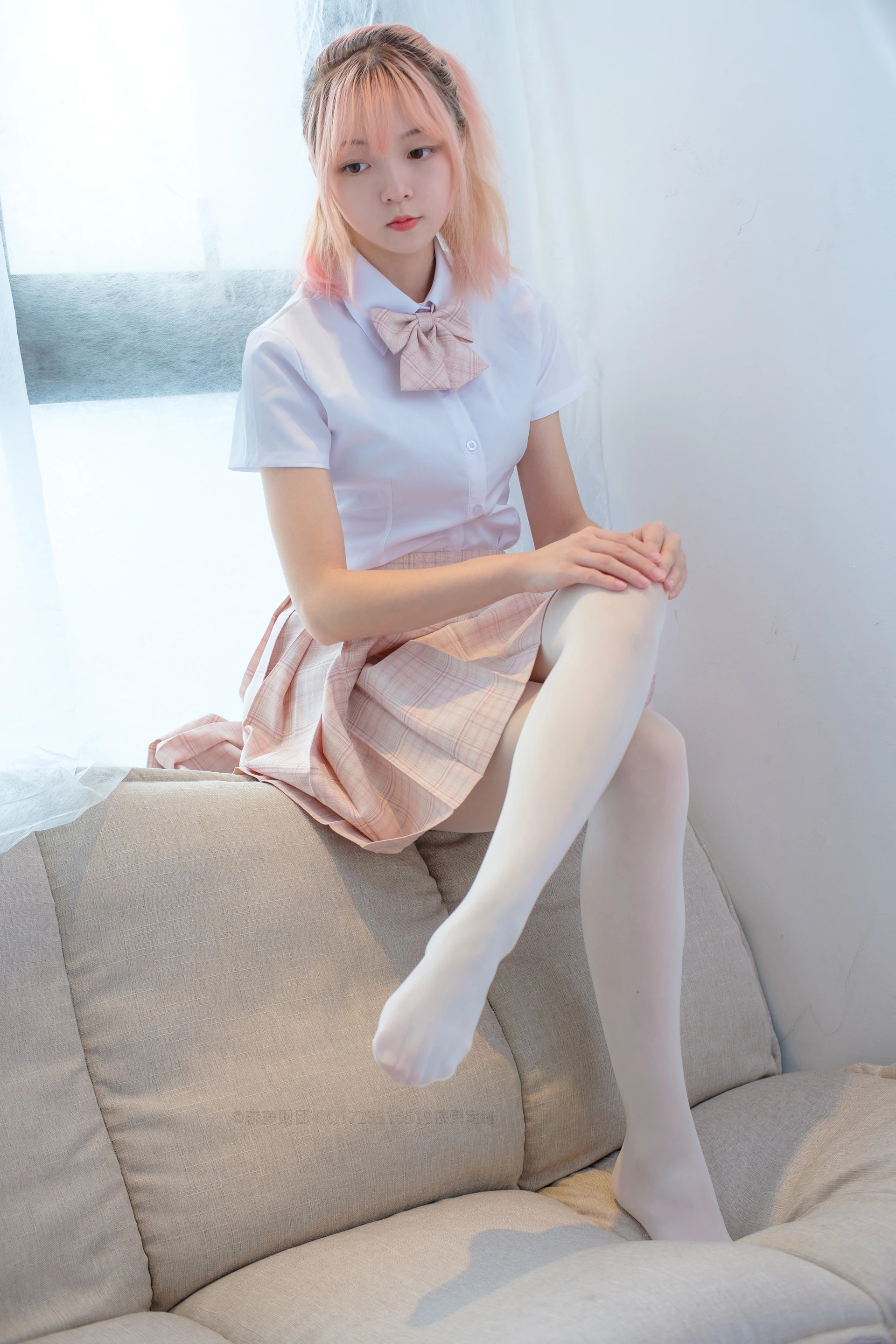 森萝财团 SSR-012 [91P-986M]制服, 森萝财团, 白丝, 美腿