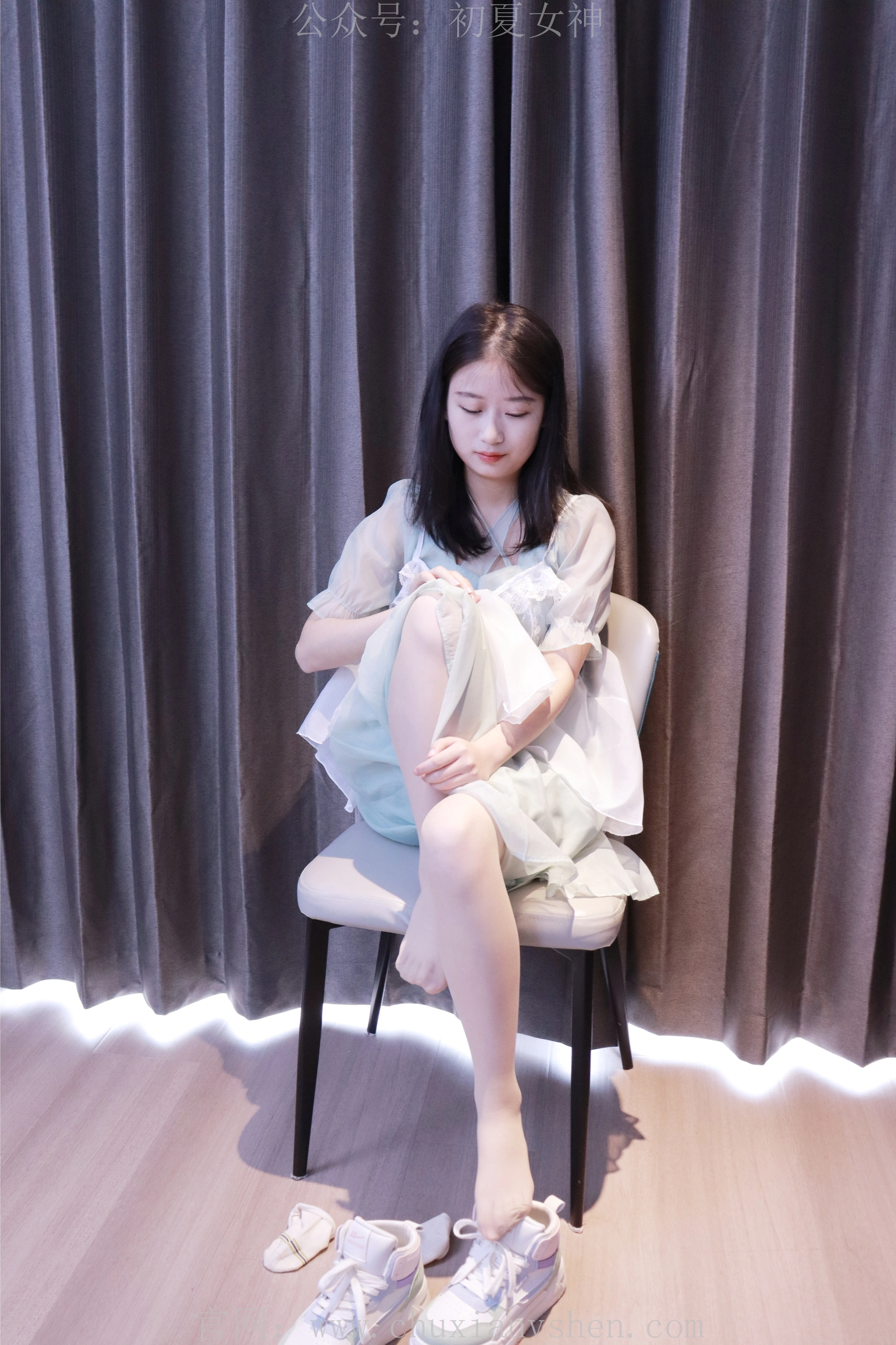 初夏女神 NO.009 念念 绿野仙踪M码连衣裙搭回力球鞋[120P+1V／5.53GB]