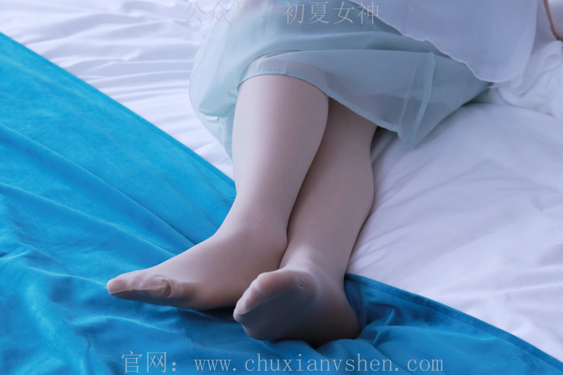 初夏女神 NO.009 念念 绿野仙踪M码连衣裙搭回力球鞋[120P+1V／5.53GB]