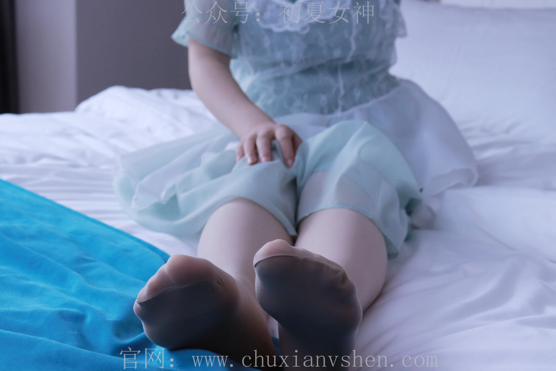 初夏女神 NO.009 念念 绿野仙踪M码连衣裙搭回力球鞋[120P+1V／5.53GB]