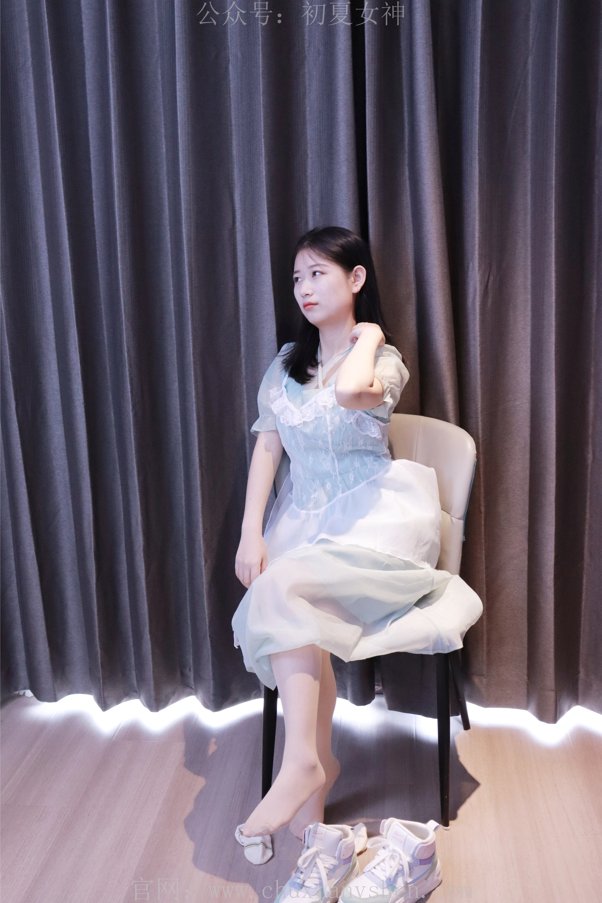 初夏女神 NO.009 念念 绿野仙踪M码连衣裙搭回力球鞋[120P+1V／5.53GB]