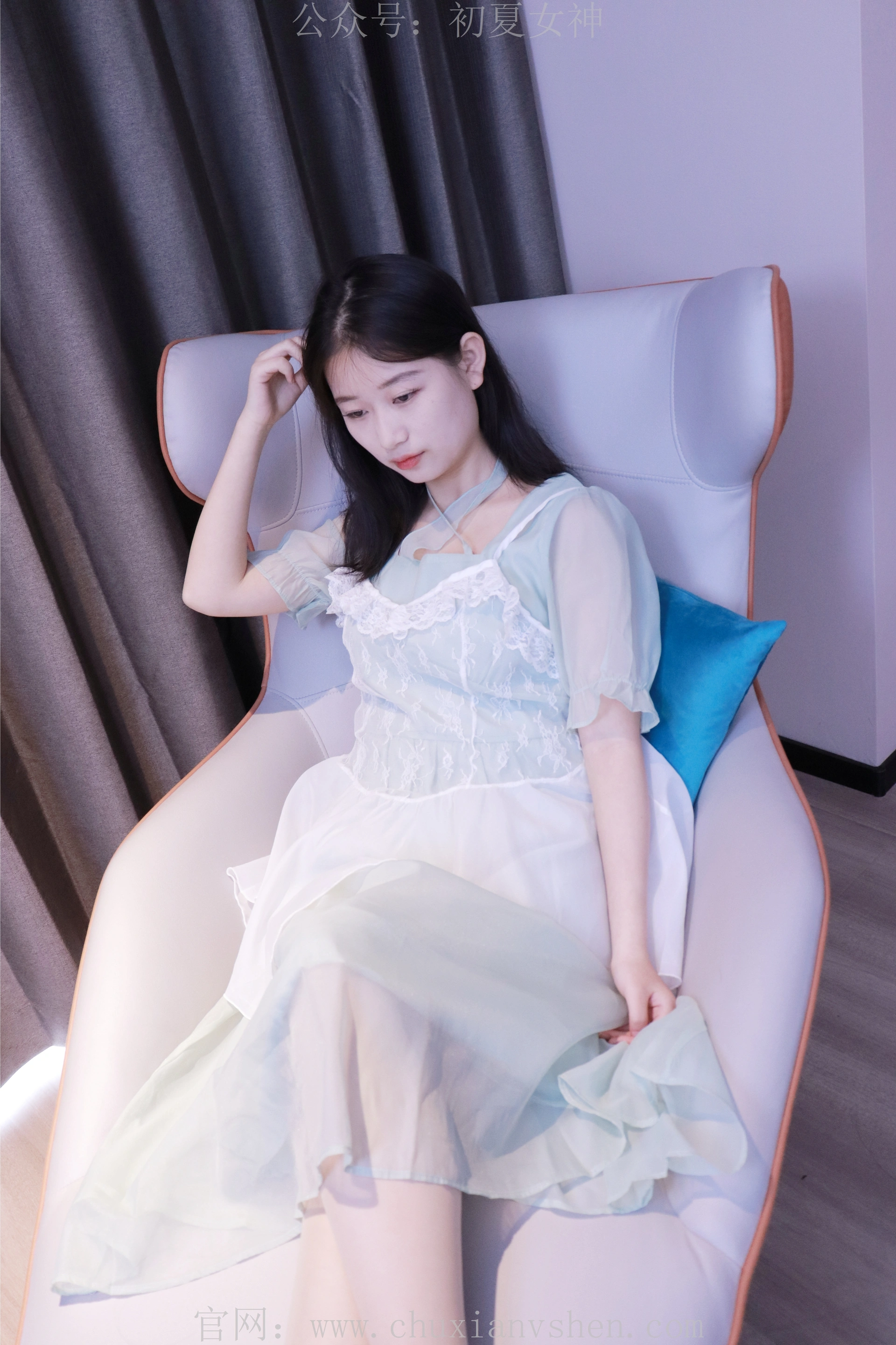 初夏女神 NO.009 念念 绿野仙踪M码连衣裙搭回力球鞋[120P+1V／5.53GB]