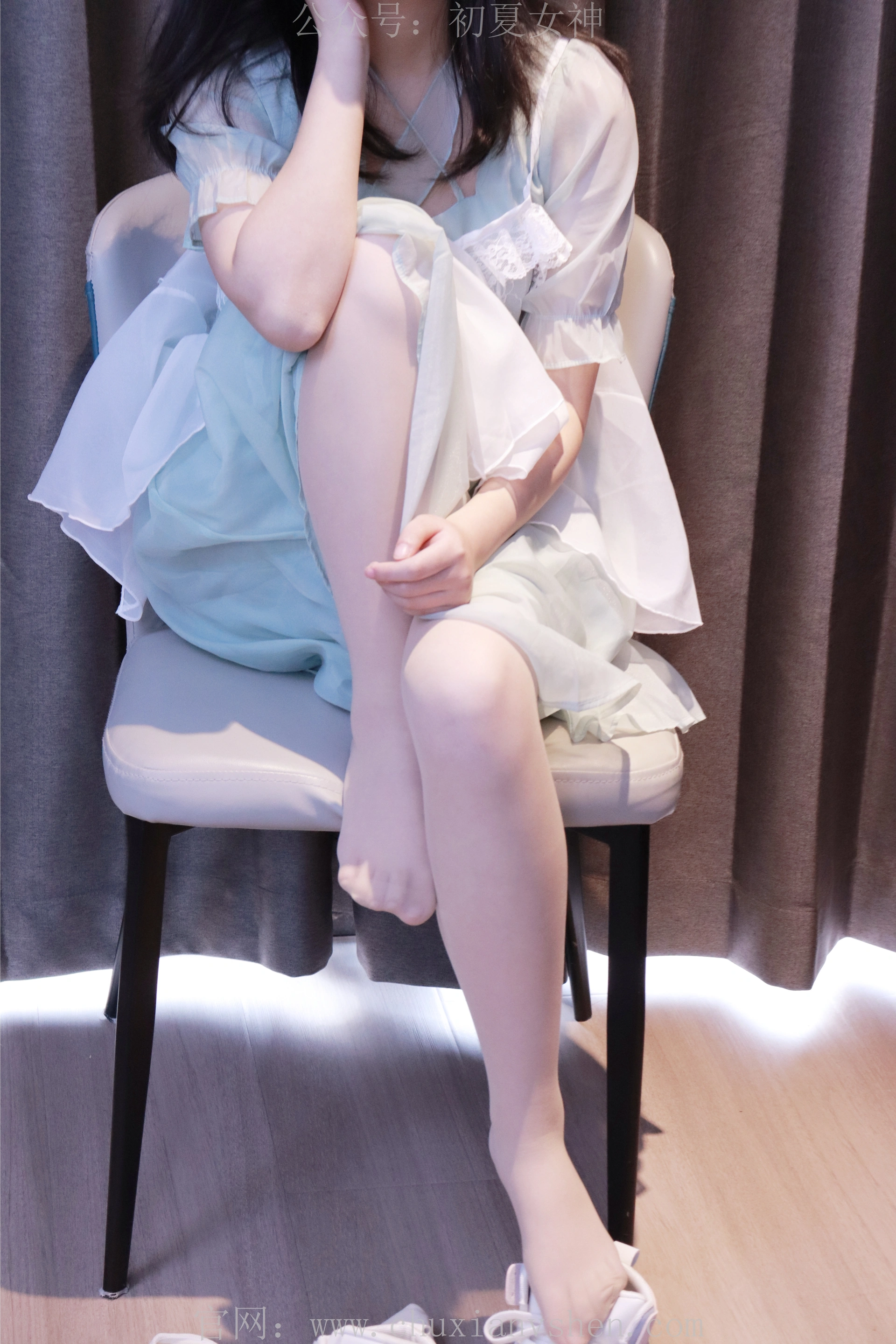 初夏女神 NO.009 念念 绿野仙踪M码连衣裙搭回力球鞋[120P+1V／5.53GB]