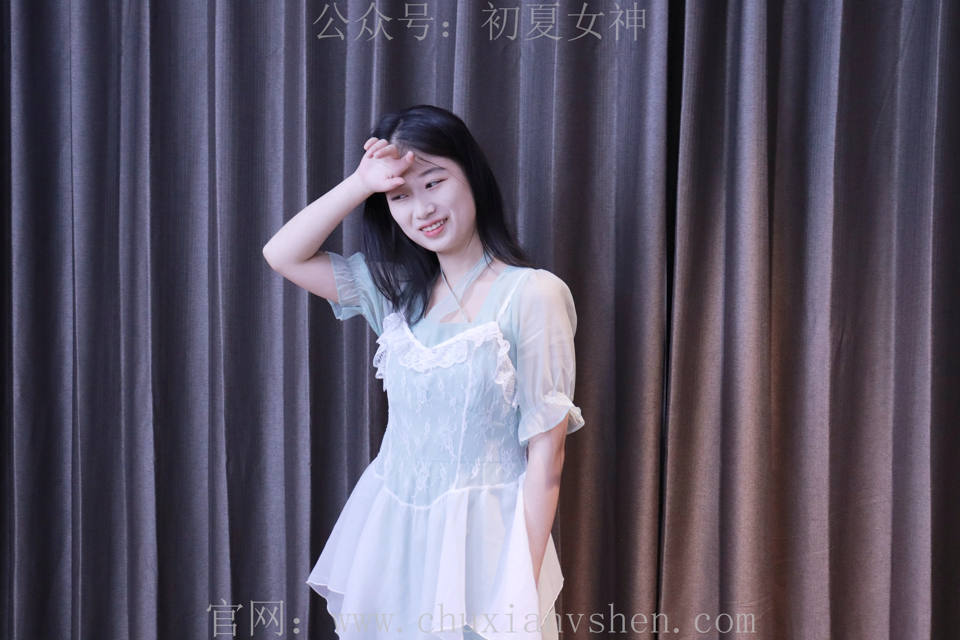 初夏女神 NO.009 念念 绿野仙踪M码连衣裙搭回力球鞋[120P+1V／5.53GB]