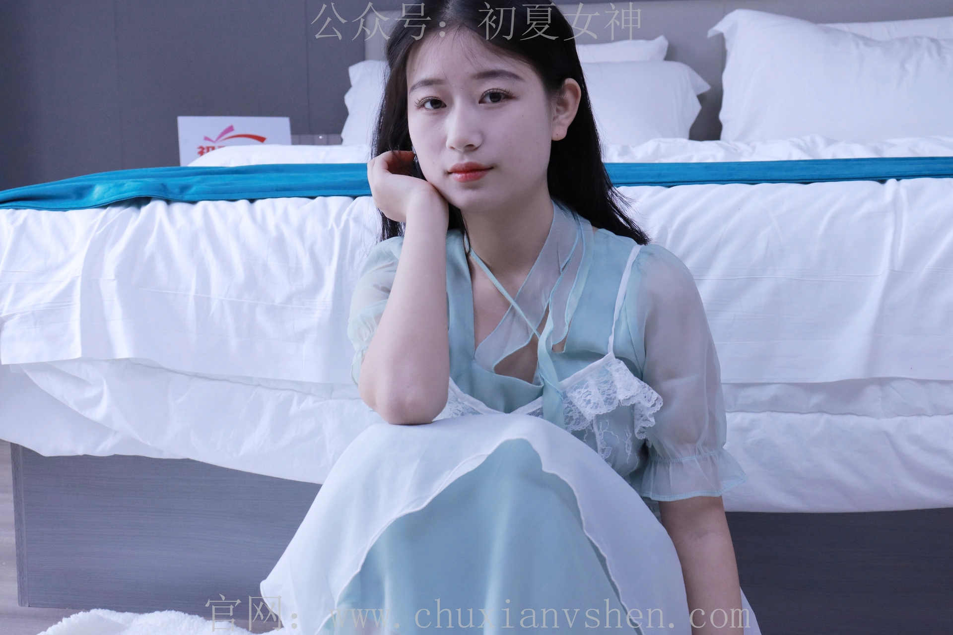 初夏女神 NO.009 念念 绿野仙踪M码连衣裙搭回力球鞋[120P+1V／5.53GB]