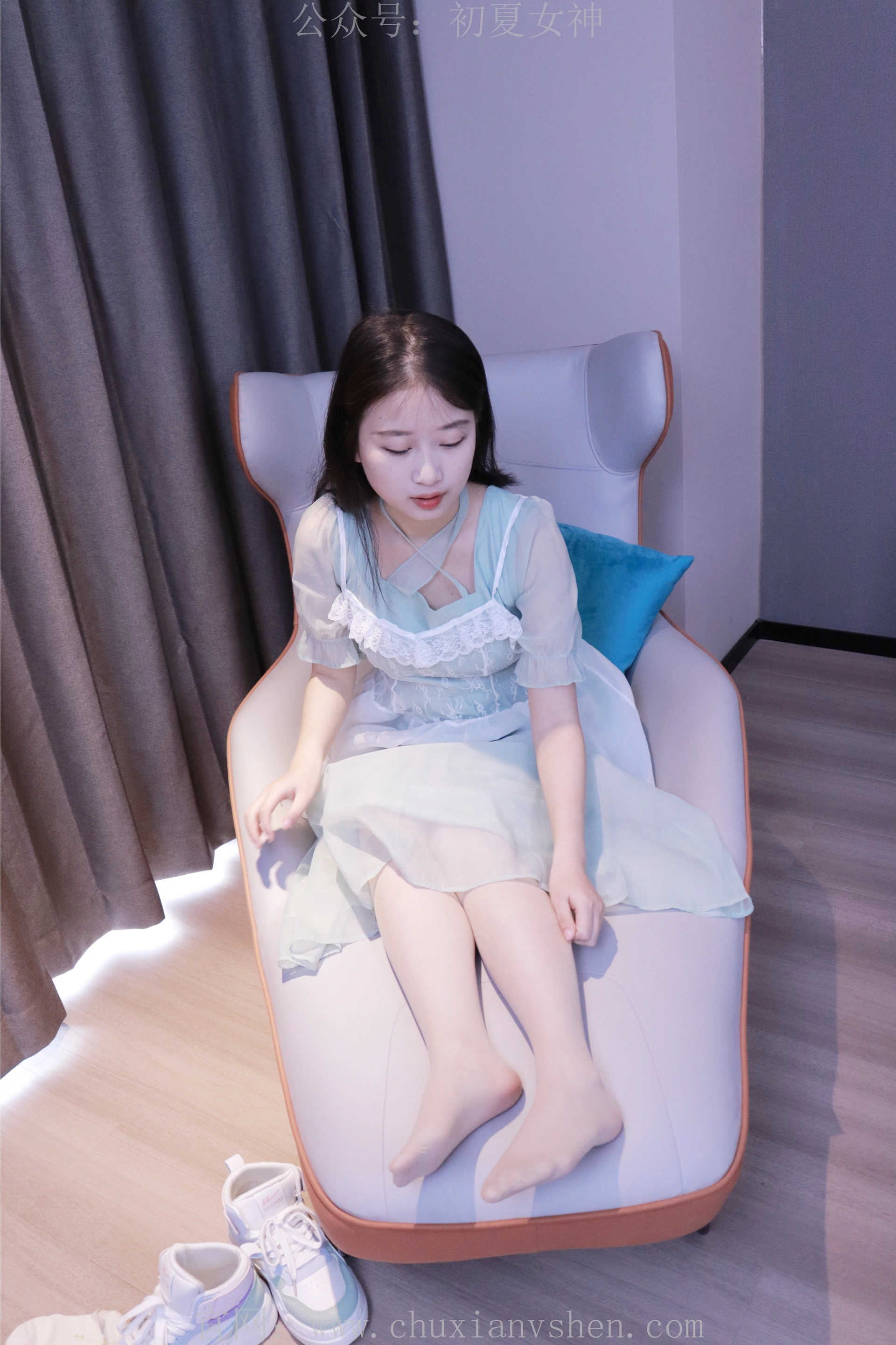 初夏女神 NO.009 念念 绿野仙踪M码连衣裙搭回力球鞋[120P+1V／5.53GB]