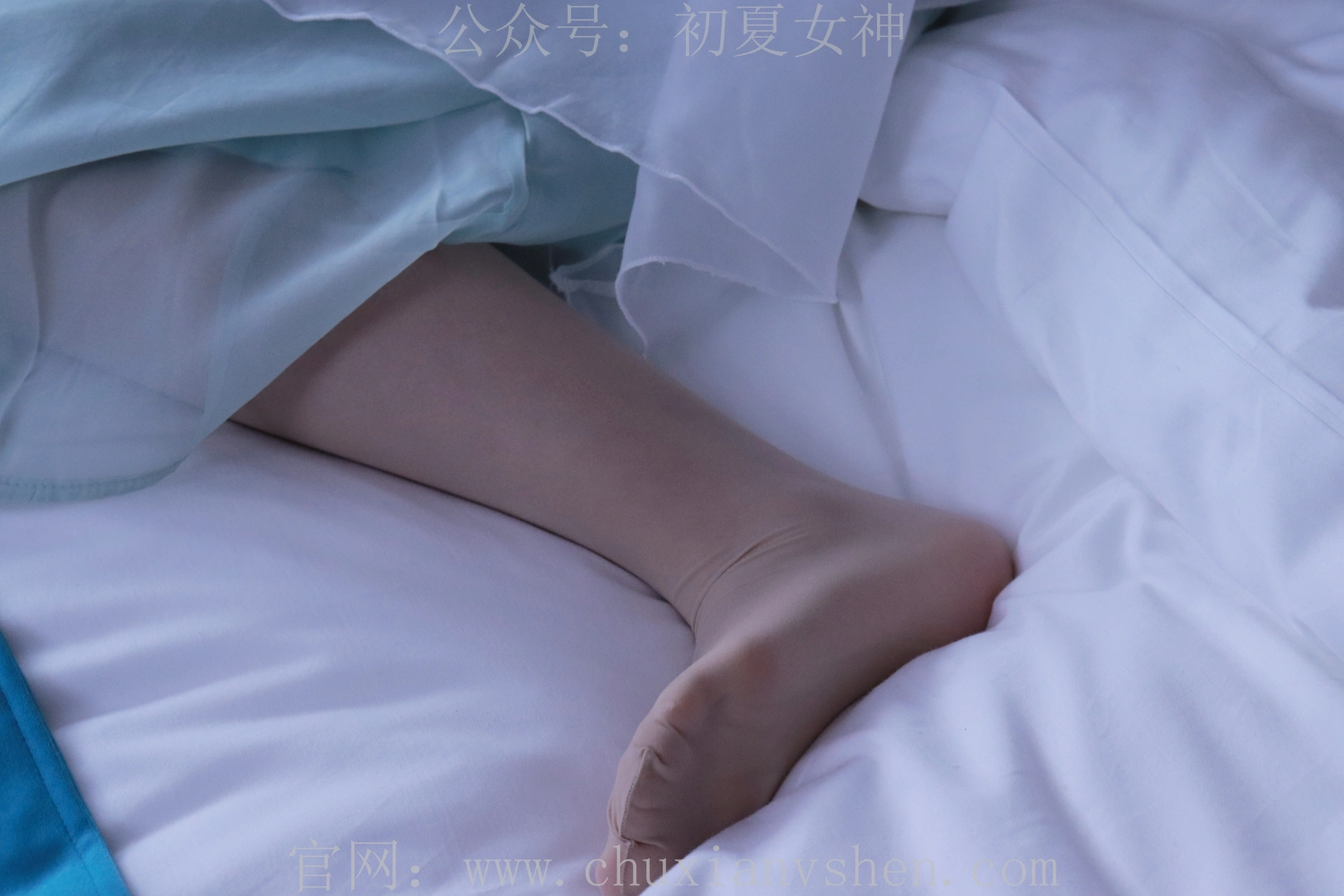 初夏女神 NO.009 念念 绿野仙踪M码连衣裙搭回力球鞋[120P+1V／5.53GB]