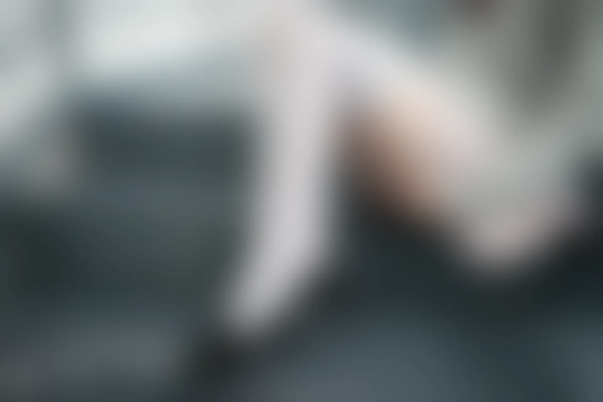 C09.004 楼梯上的萝莉白丝 [42P-102MB]