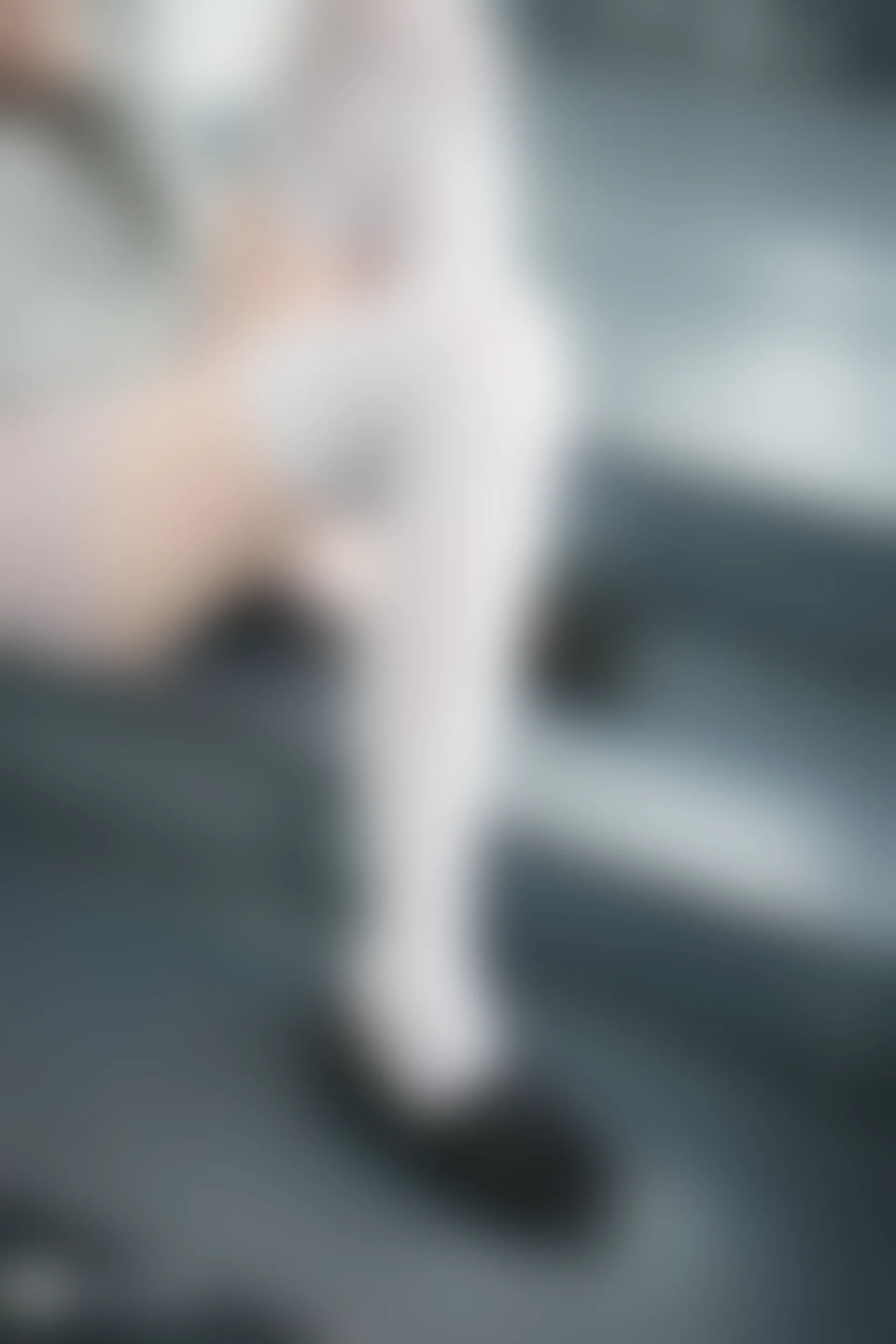 C09.004 楼梯上的萝莉白丝 [42P-102MB]