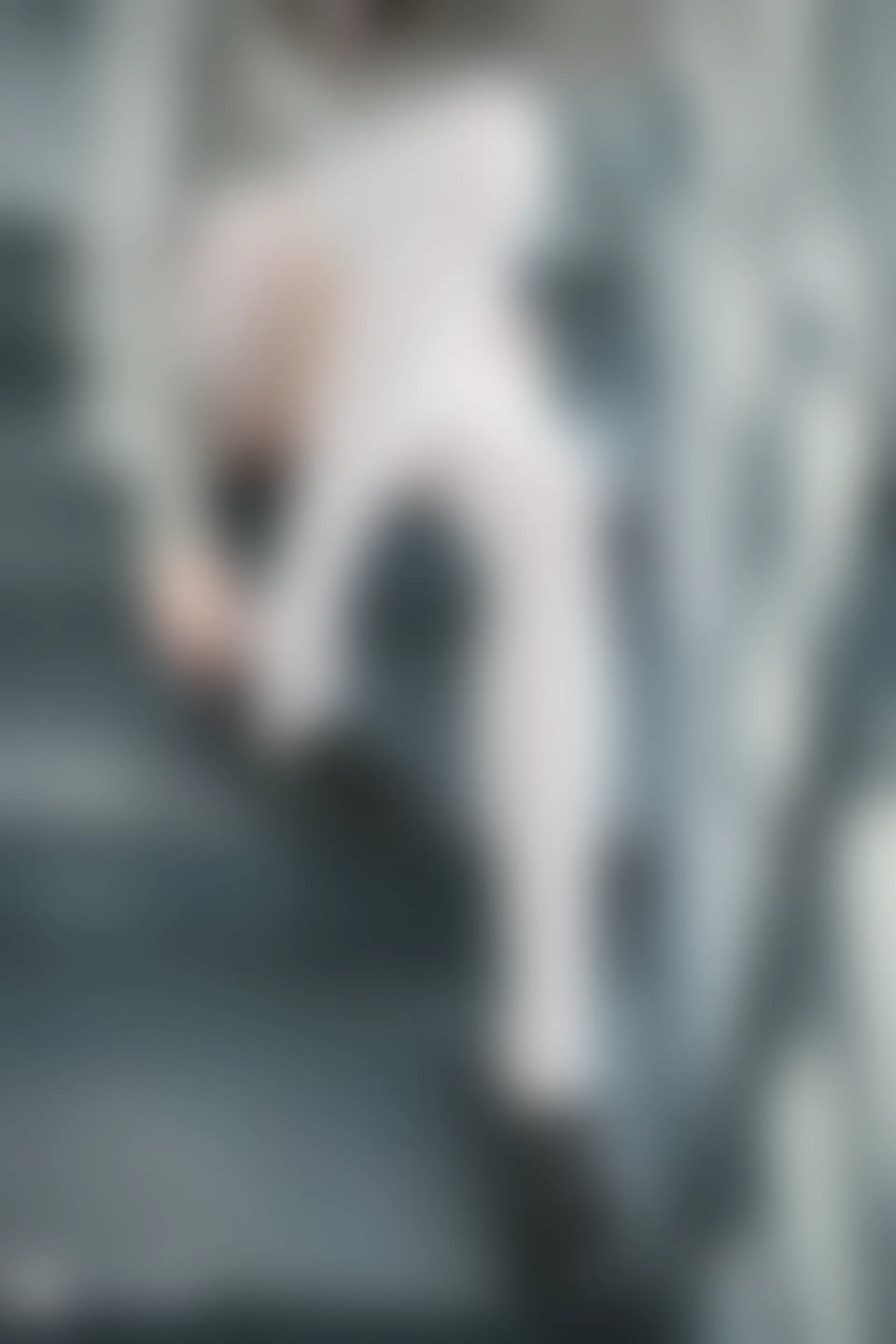 C09.004 楼梯上的萝莉白丝 [42P-102MB]