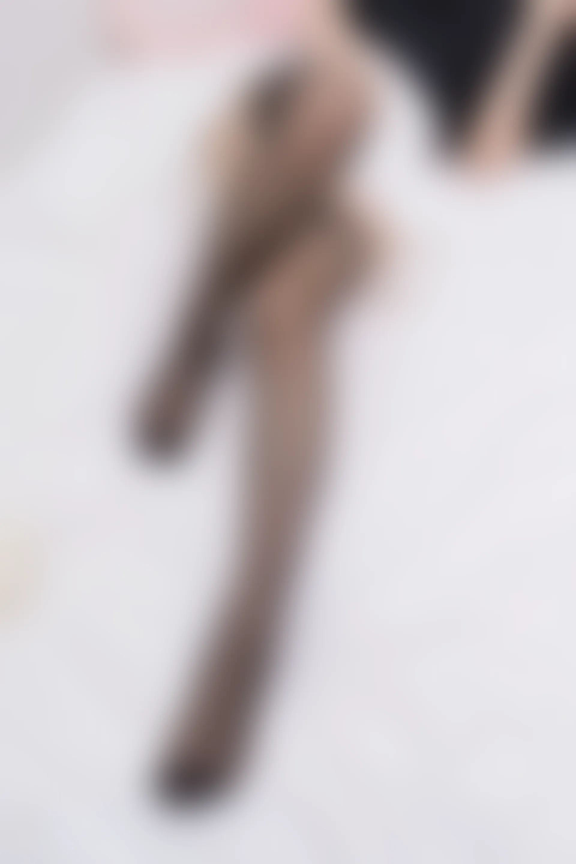 C09.003 黑丝白裙 [40P-254MB]