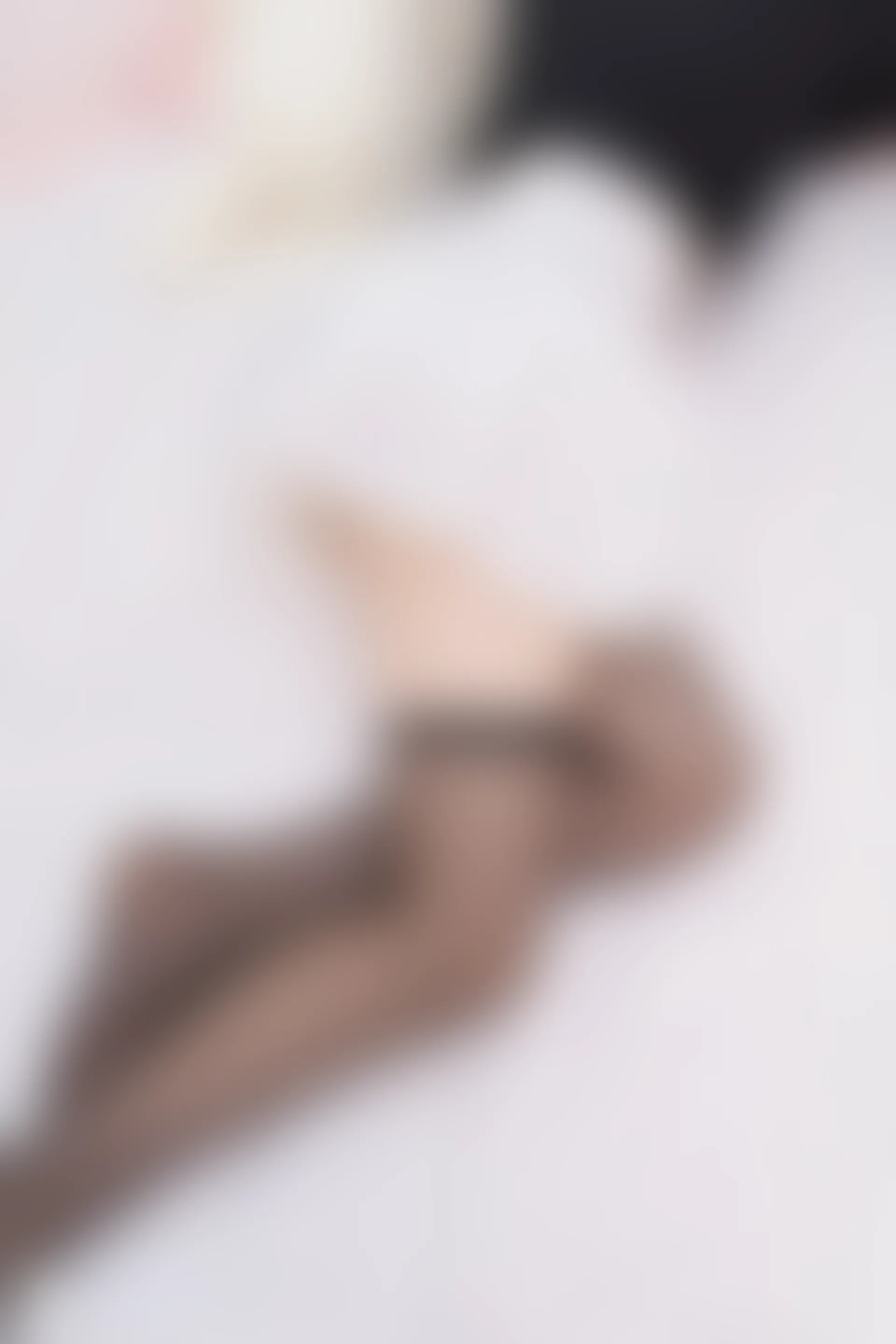 C09.003 黑丝白裙 [40P-254MB]